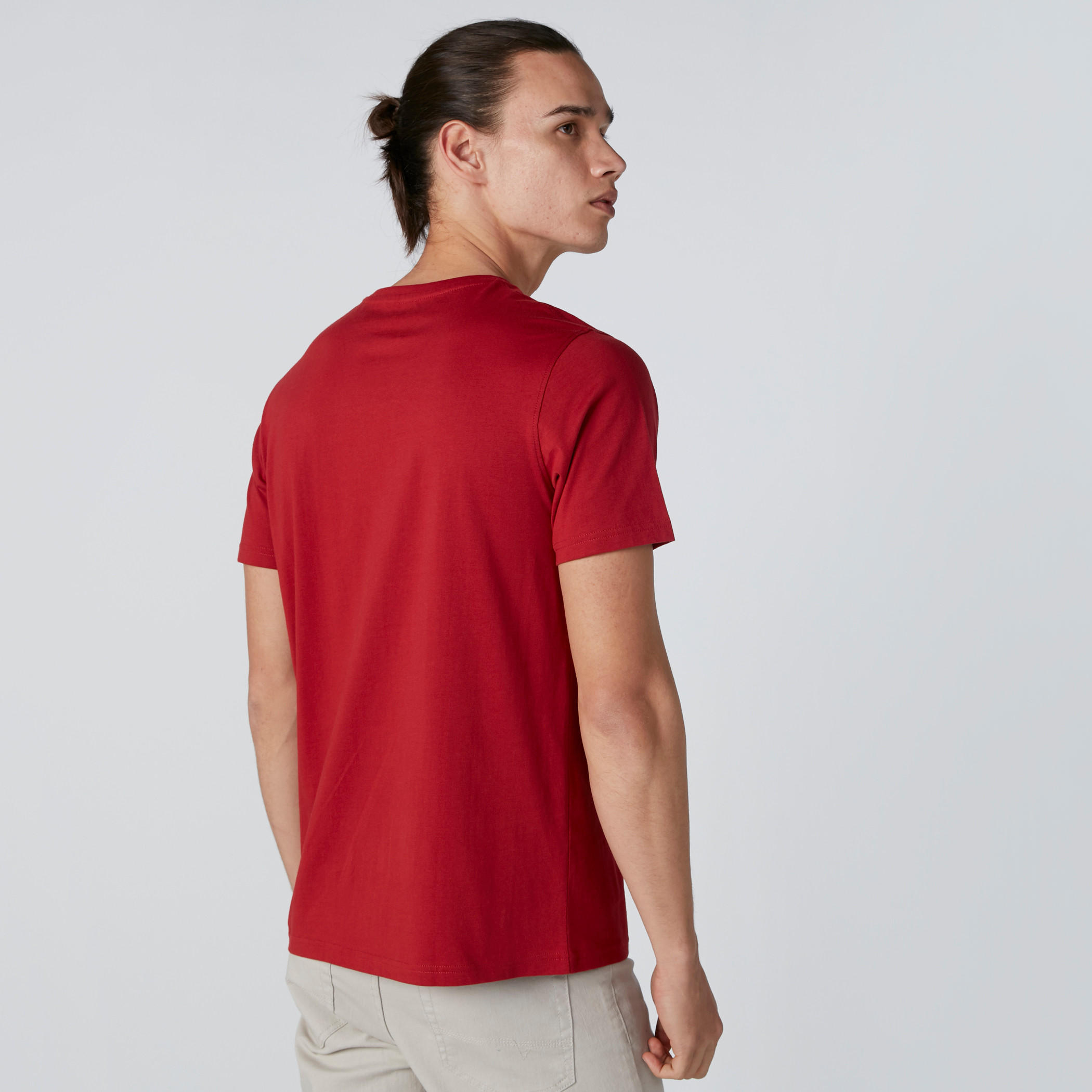 تيشيرت بياقة ضيّقة وأكمام قصيرة-men-clothing-tshirtsandpolos-tshirts-image-2