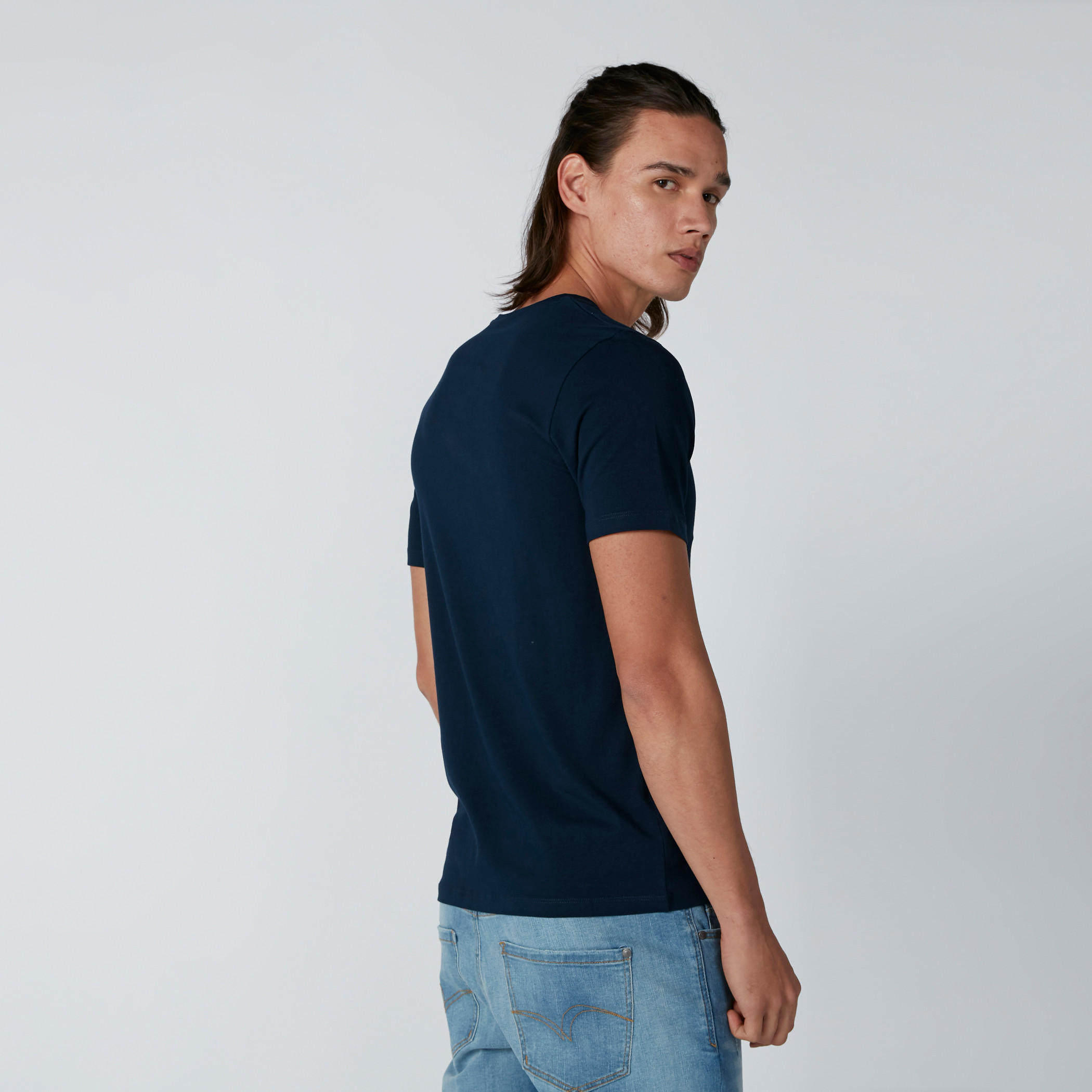 تيشيرت بياقة V وأكمام قصيرة-men-clothing-tshirtsandpolos-tshirts-image-2