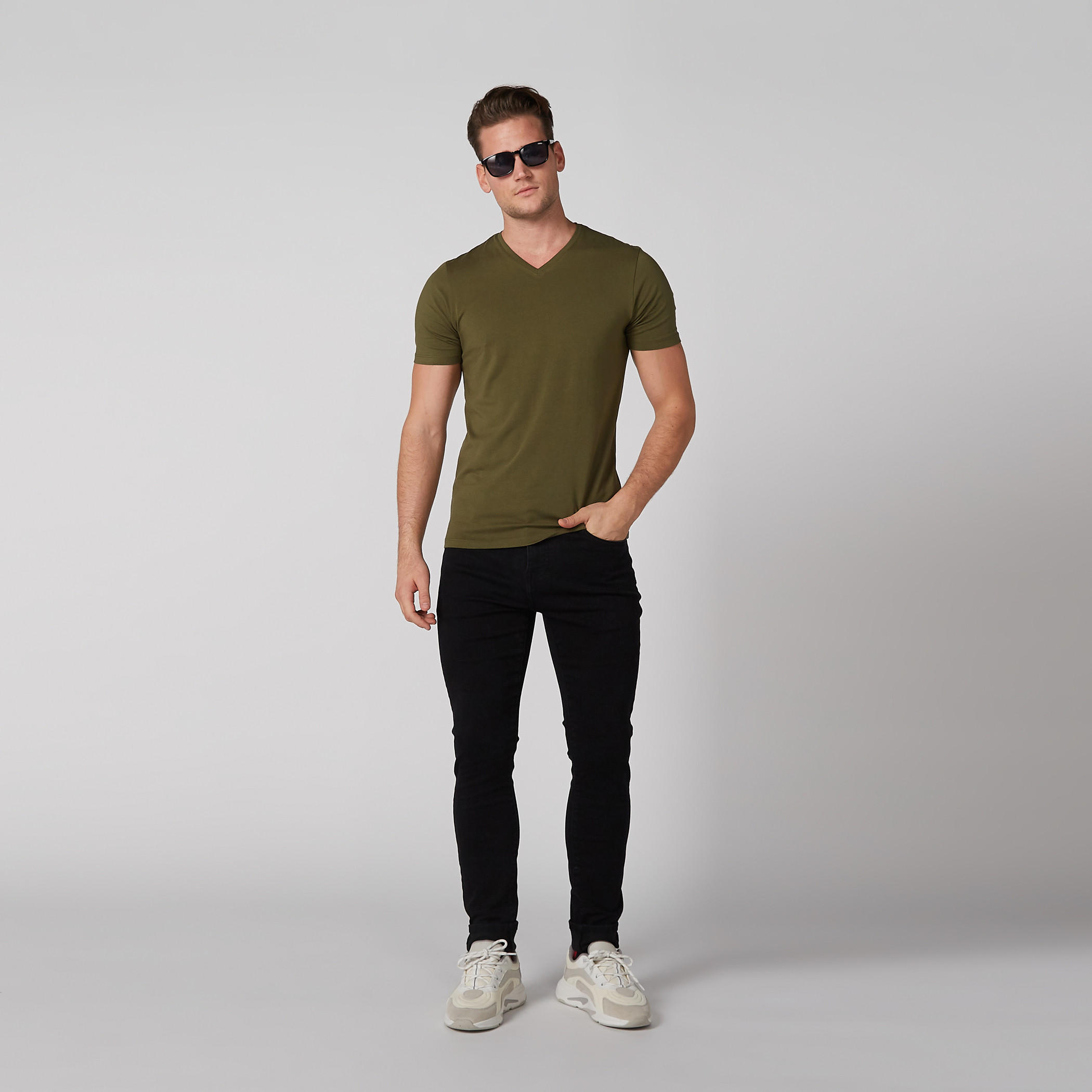 تيشيرت بياقة V وأكمام قصيرة-men-clothing-tshirtsandpolos-tshirts-image-1