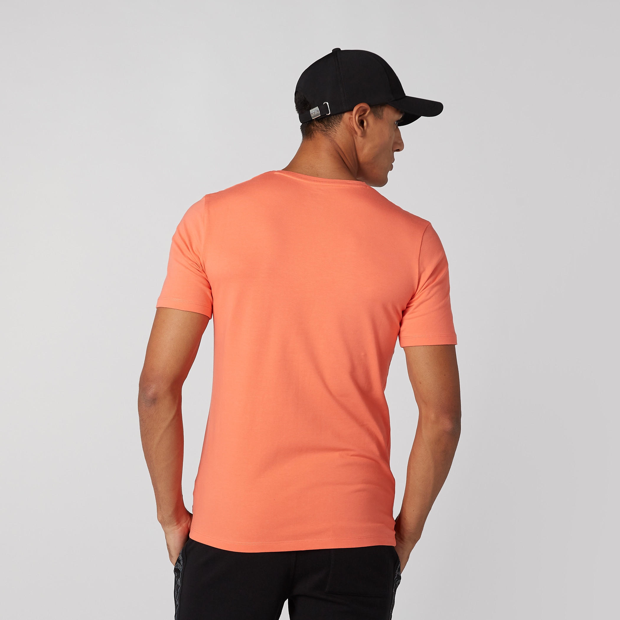 تيشيرت بياقة V وأكمام قصيرة-men-clothing-tshirtsandpolos-tshirts-image-3