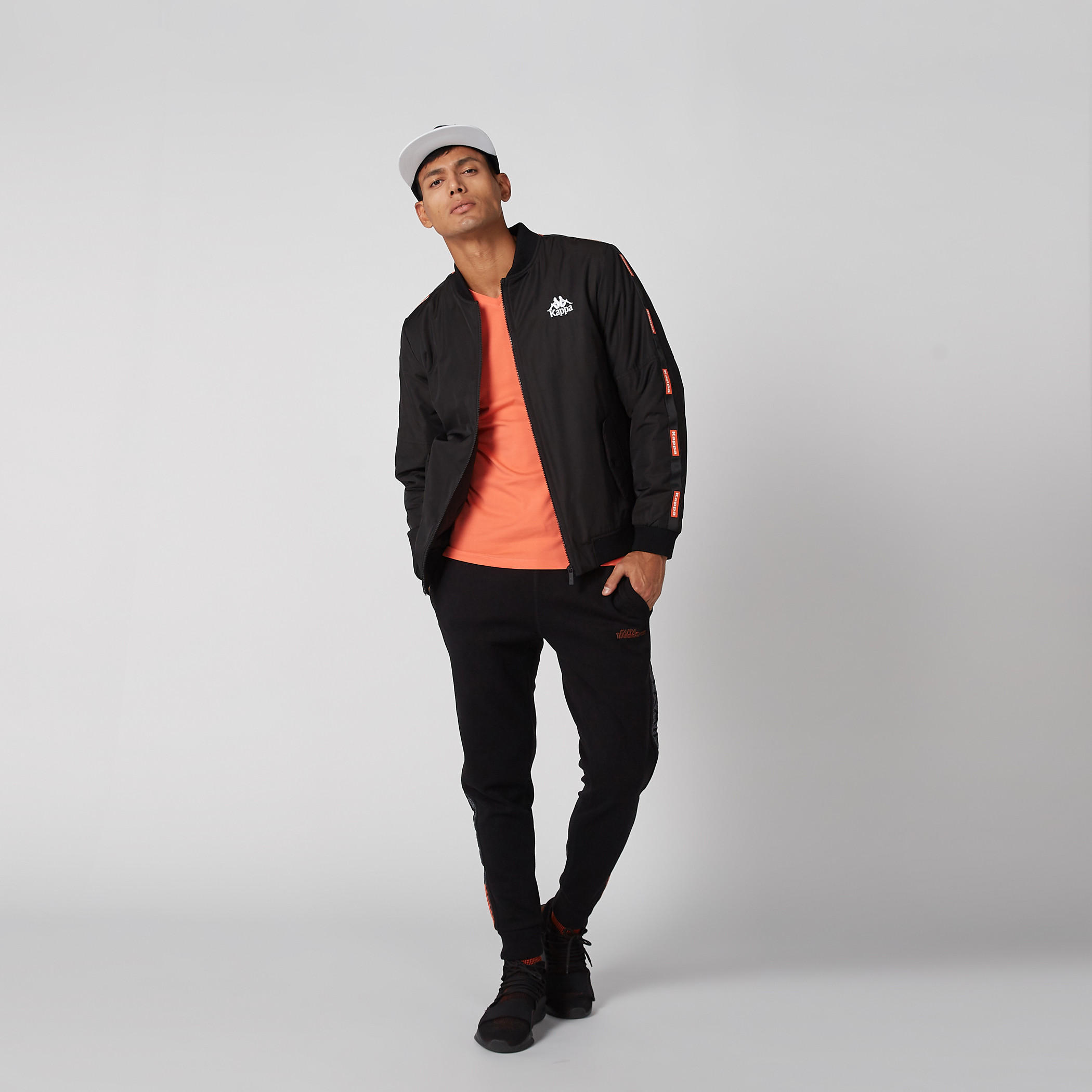 تيشيرت بياقة V وأكمام قصيرة-men-clothing-tshirtsandpolos-tshirts-image-4