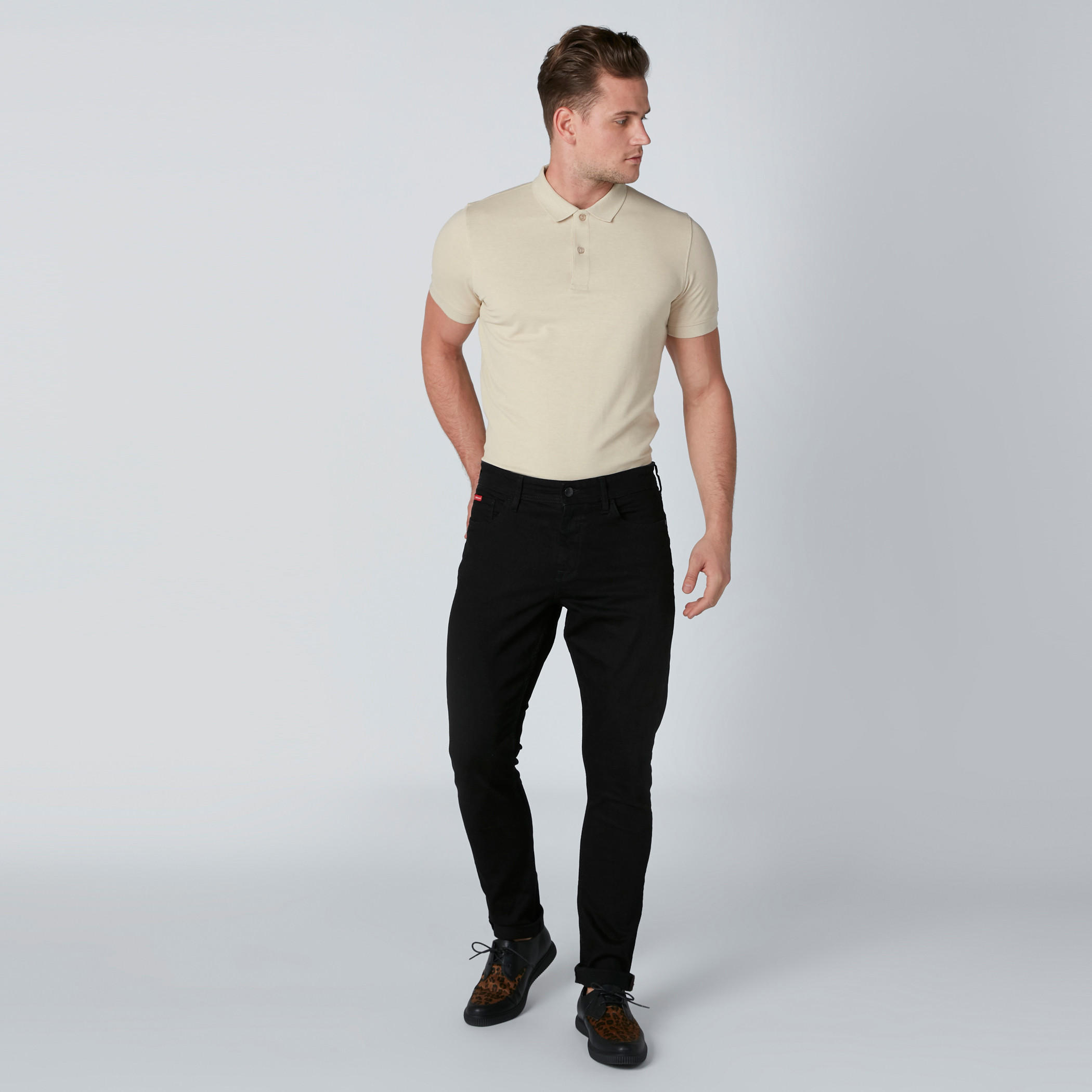 تيشيرت بياقة بولو وأكمام قصيرة وفتحات جانبية-men-clothing-tshirtsandpolos-polos-image-1