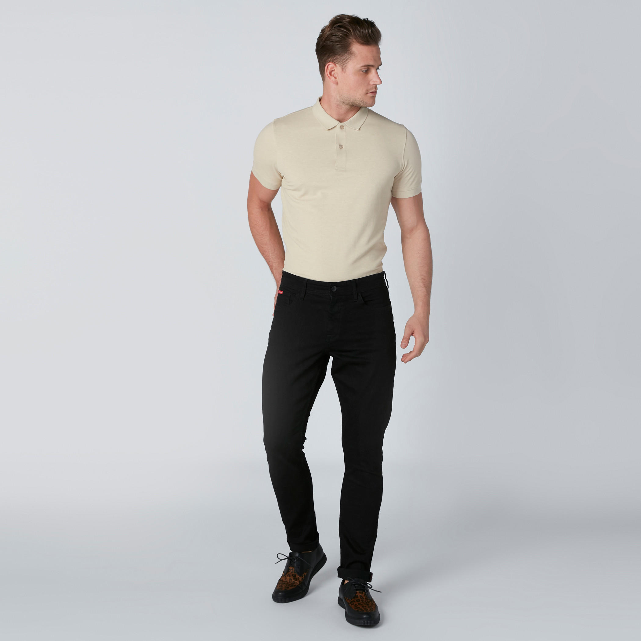 تيشيرت بياقة بولو وأكمام قصيرة وفتحات جانبية-men-clothing-tshirtsandpolos-polos-image-5