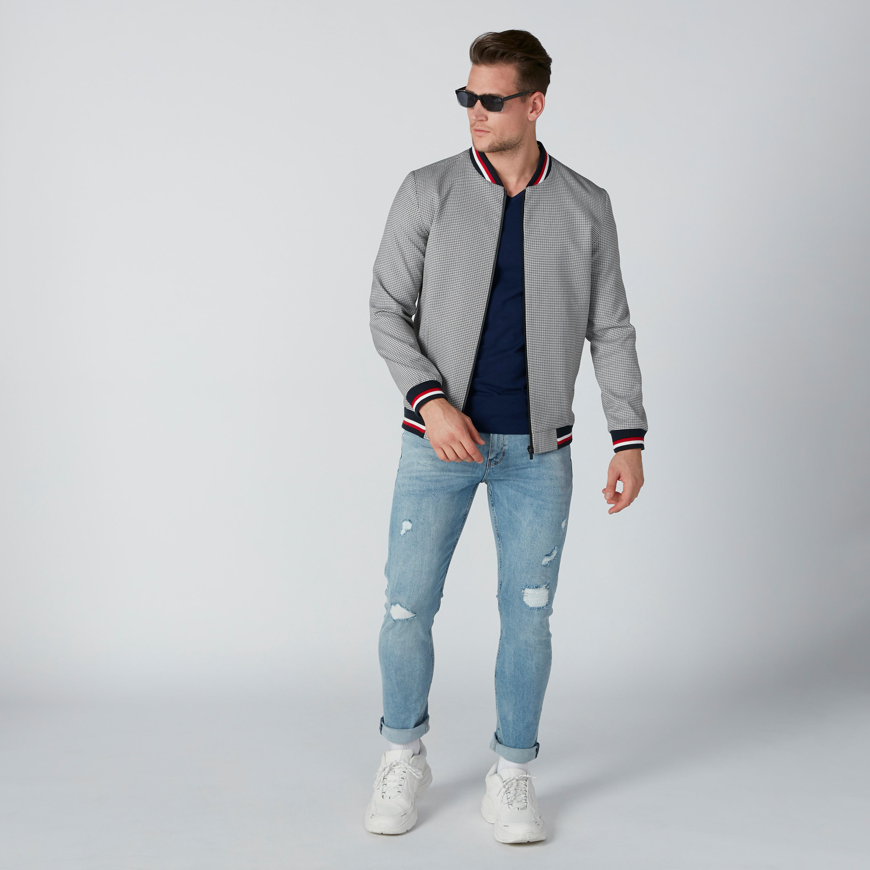 تيشيرت بياقة V وأكمام قصيرة-men-clothing-tshirtsandpolos-tshirts-image-2