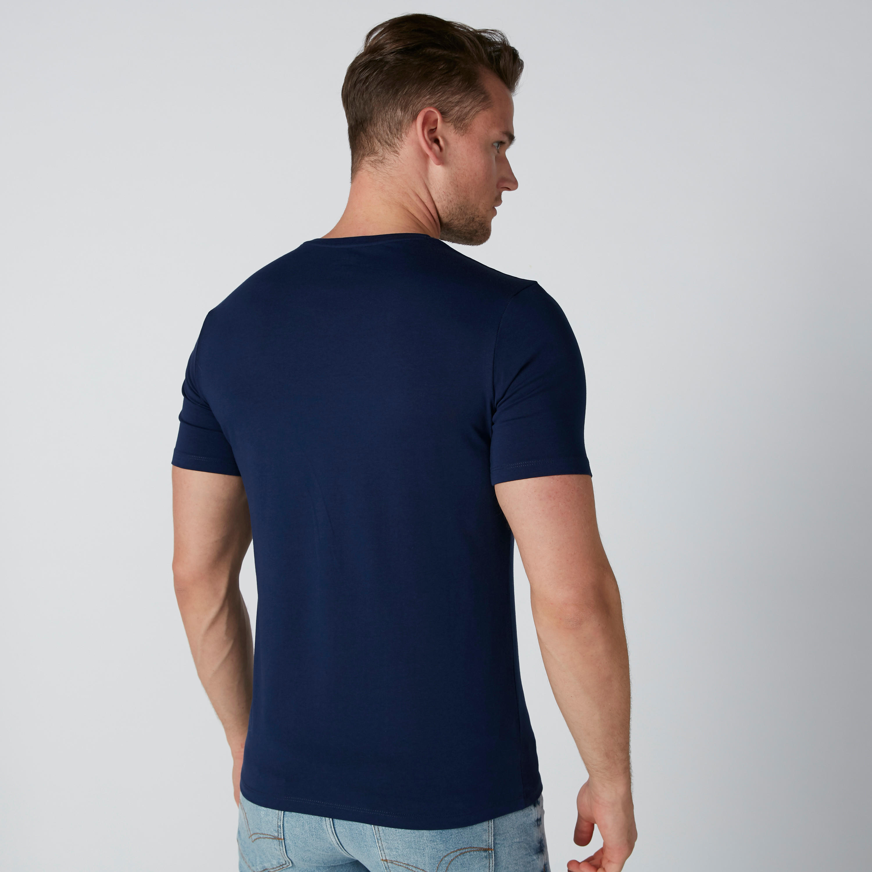 تيشيرت بياقة V وأكمام قصيرة-men-clothing-tshirtsandpolos-tshirts-image-3