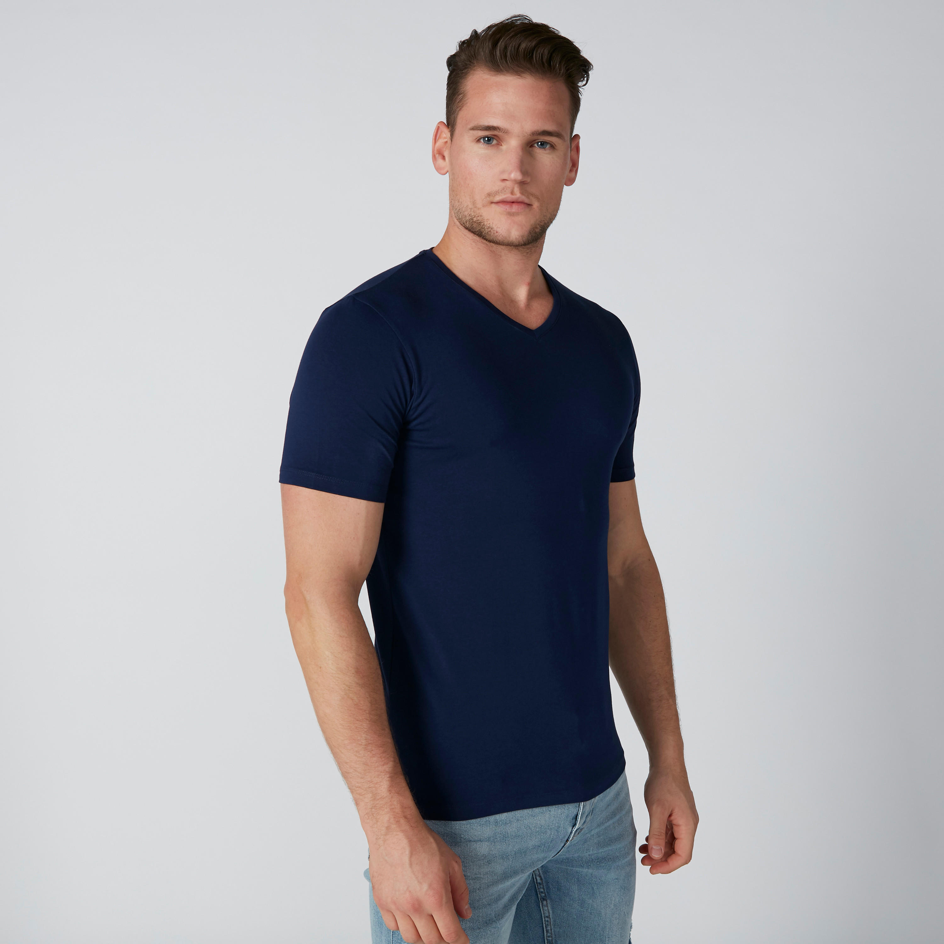 تيشيرت بياقة V وأكمام قصيرة-men-clothing-tshirtsandpolos-tshirts-image-1