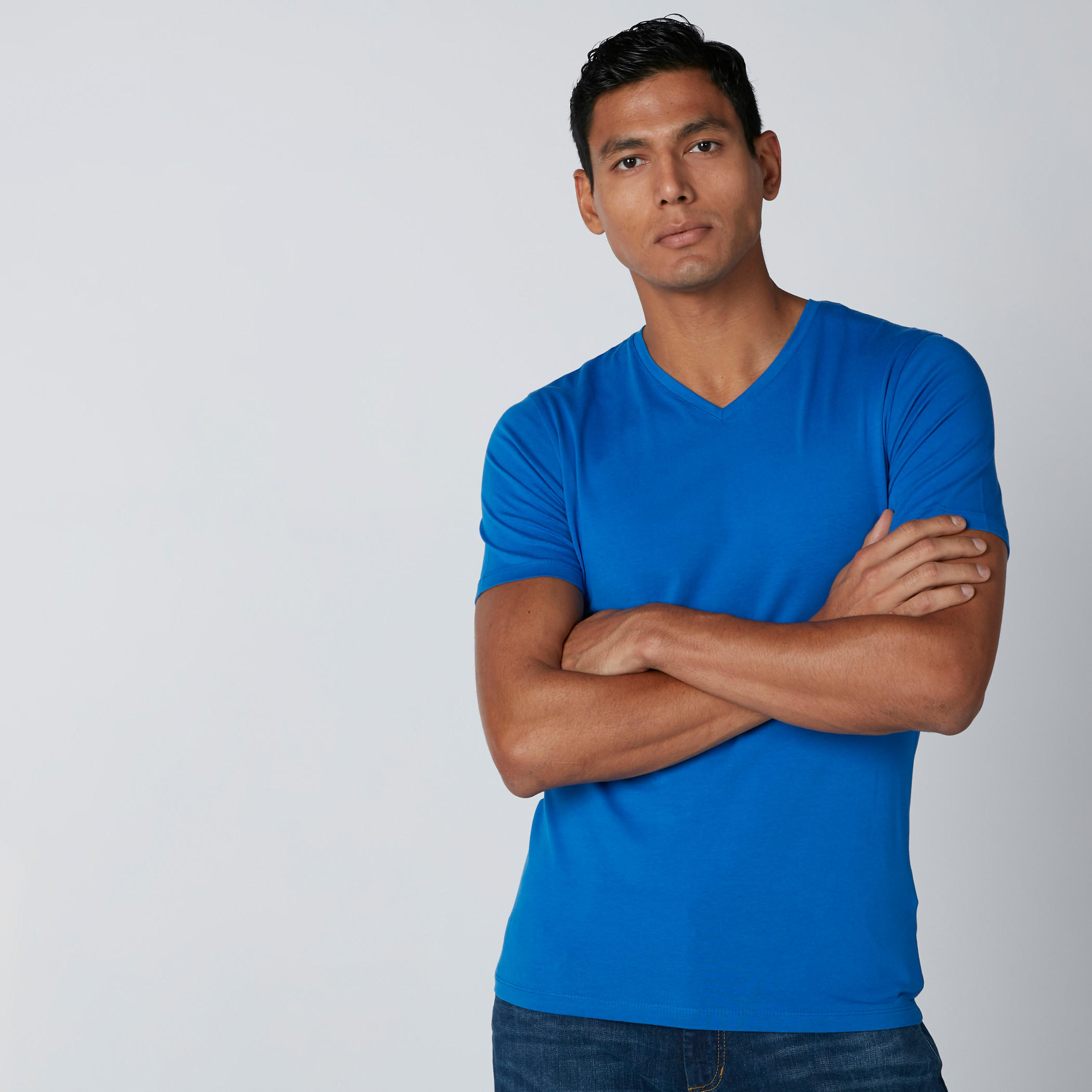 تيشيرت بياقة V وأكمام قصيرة-men-clothing-tshirtsandpolos-tshirts-image-3