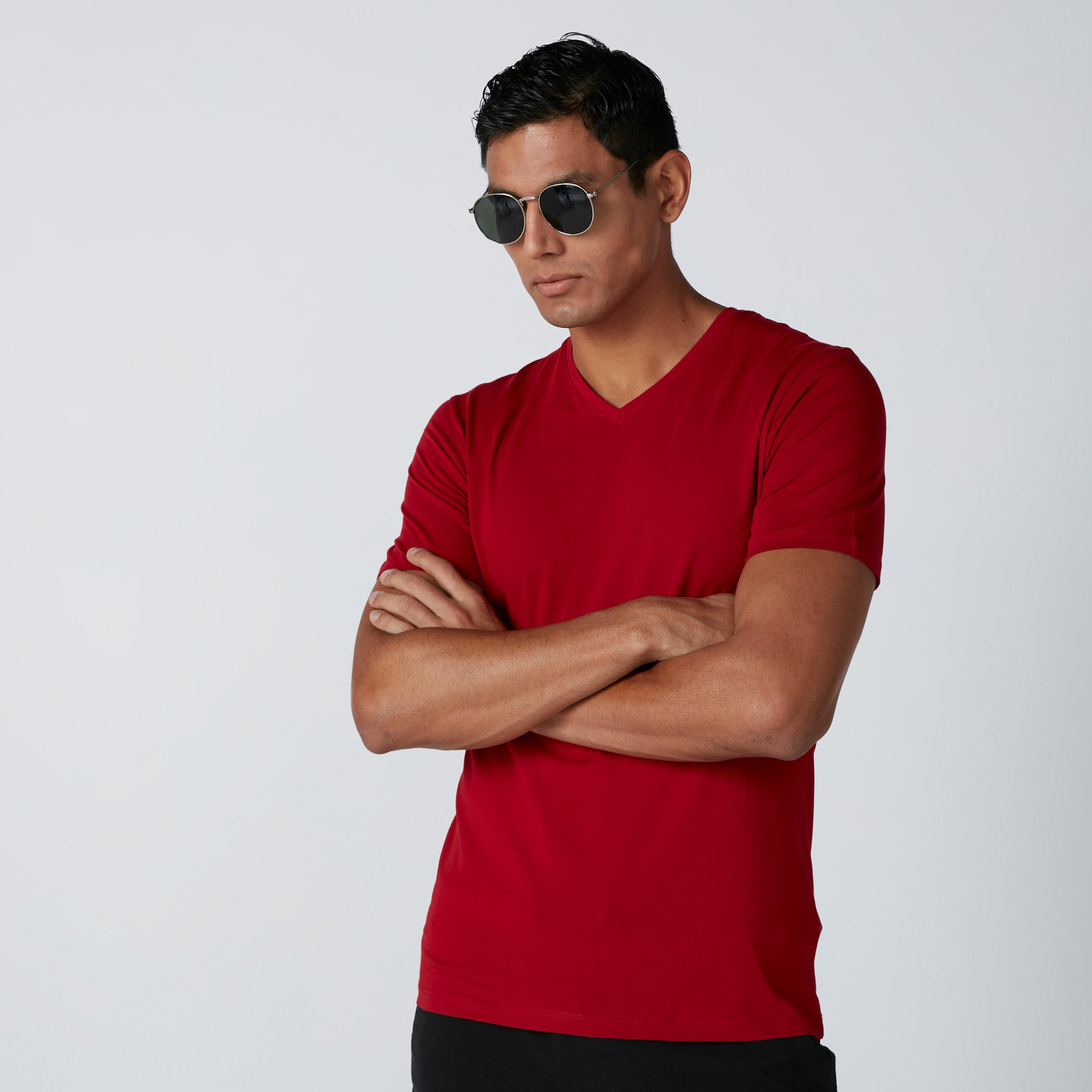 تيشيرت بياقة V وأكمام قصيرة-men-clothing-tshirtsandpolos-tshirts-image-1