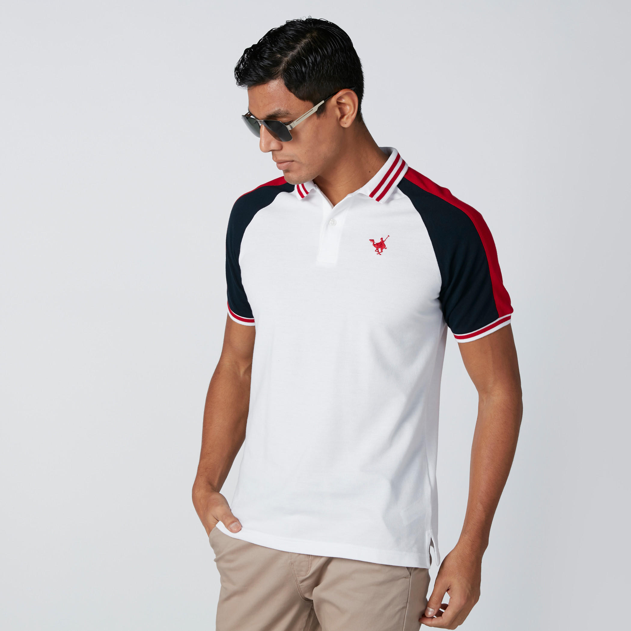 تيشيرت مطرّز بياقة بولو وأكمام مغايرة-men-clothing-tshirtsandpolos-polos-image-1