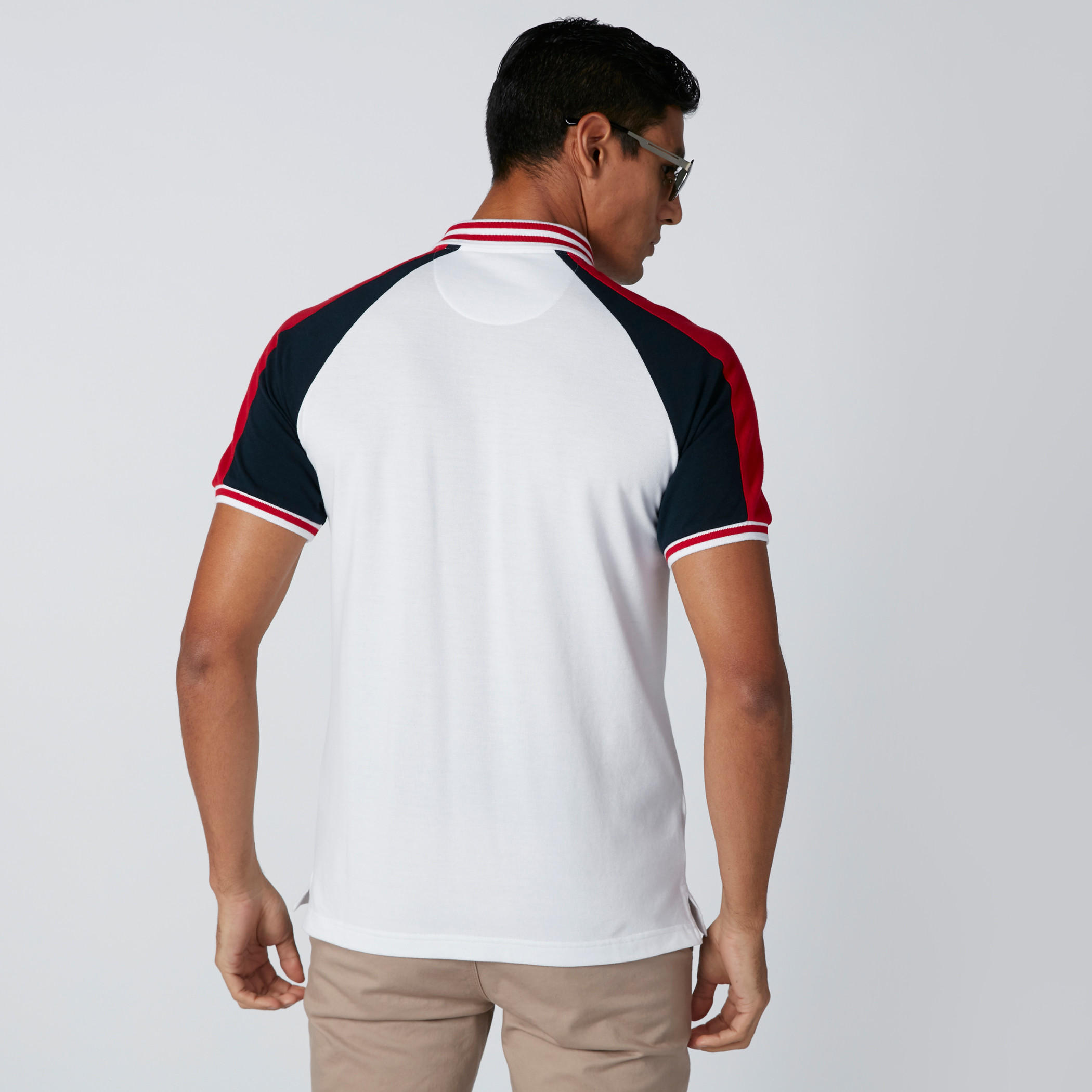 تيشيرت مطرّز بياقة بولو وأكمام مغايرة-men-clothing-tshirtsandpolos-polos-image-2