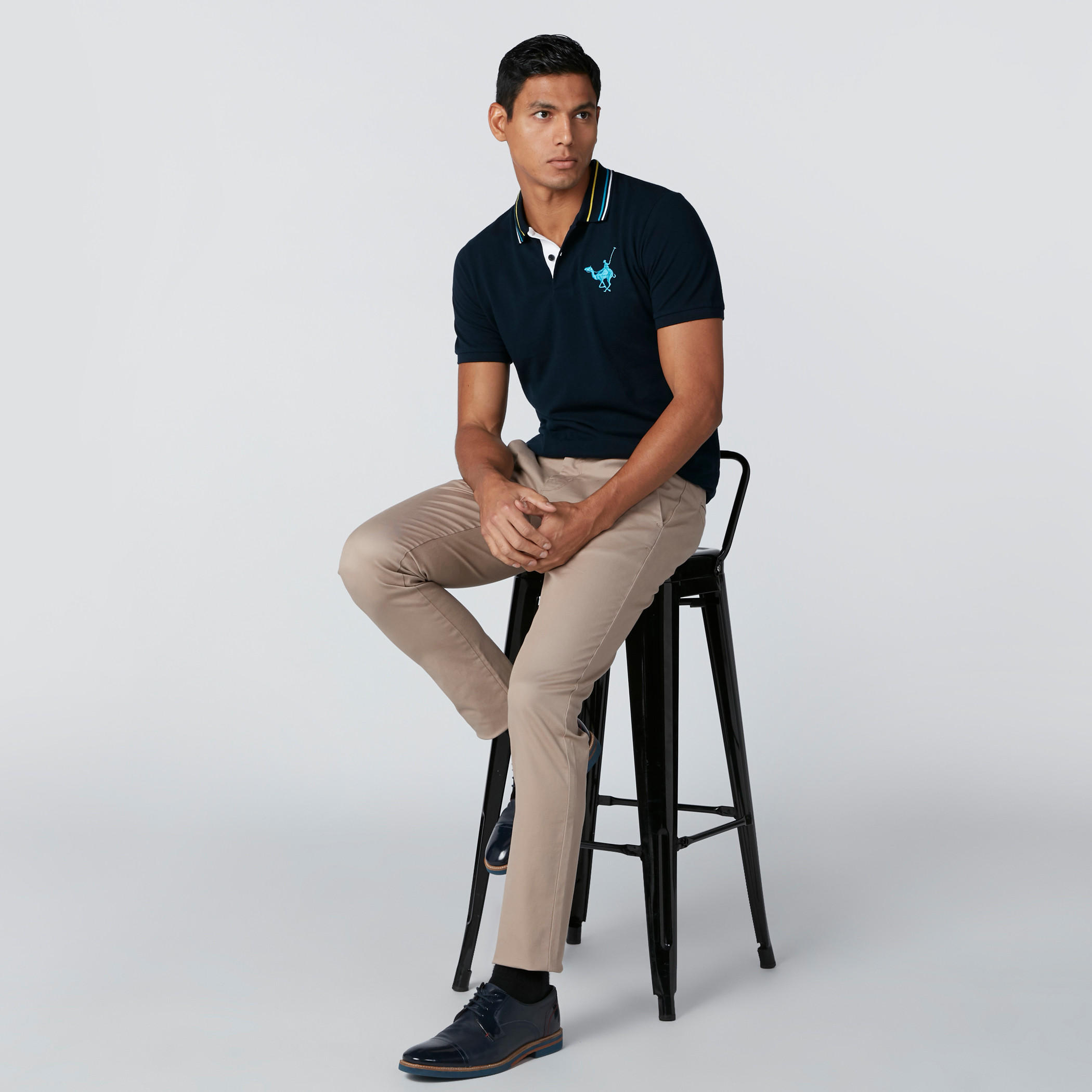 تيشيرت مطرّز بياقة بولو وأكمام قصيرة-men-clothing-tshirtsandpolos-polos-image-3
