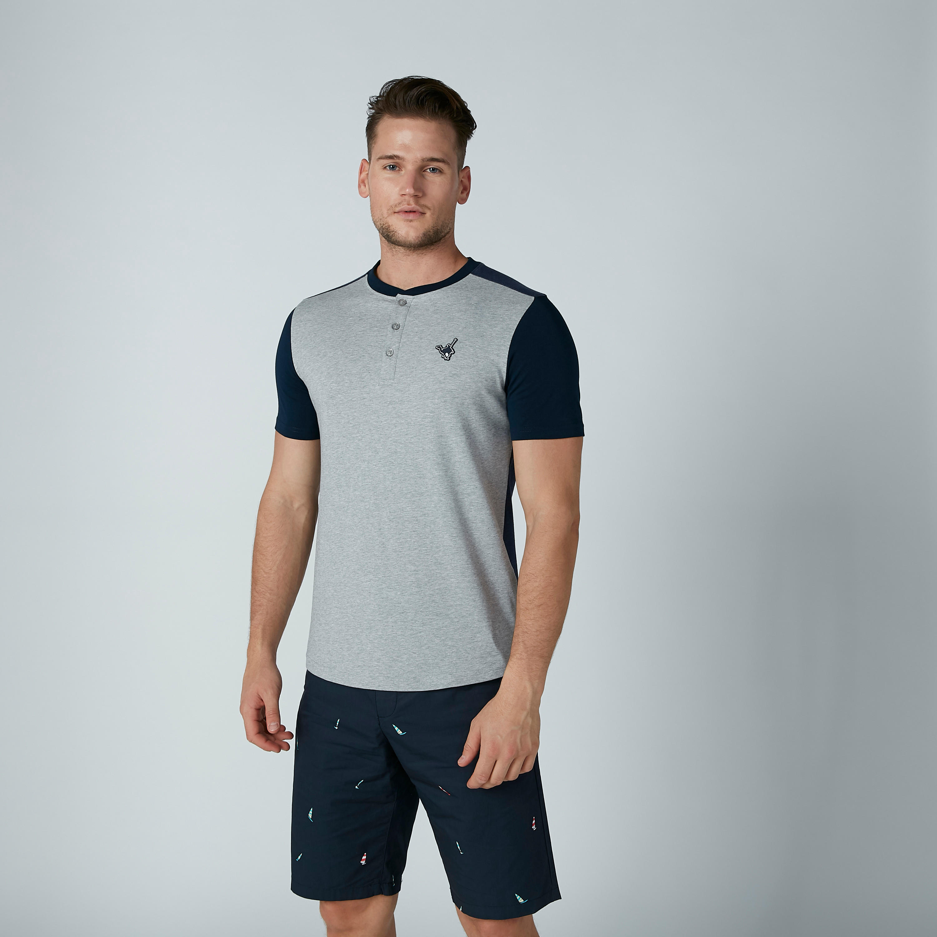 تيشيرت مستدام سادة بياقة هينلي وأكمام قصيرة-men-clothing-tshirtsandpolos-tshirts-image-3
