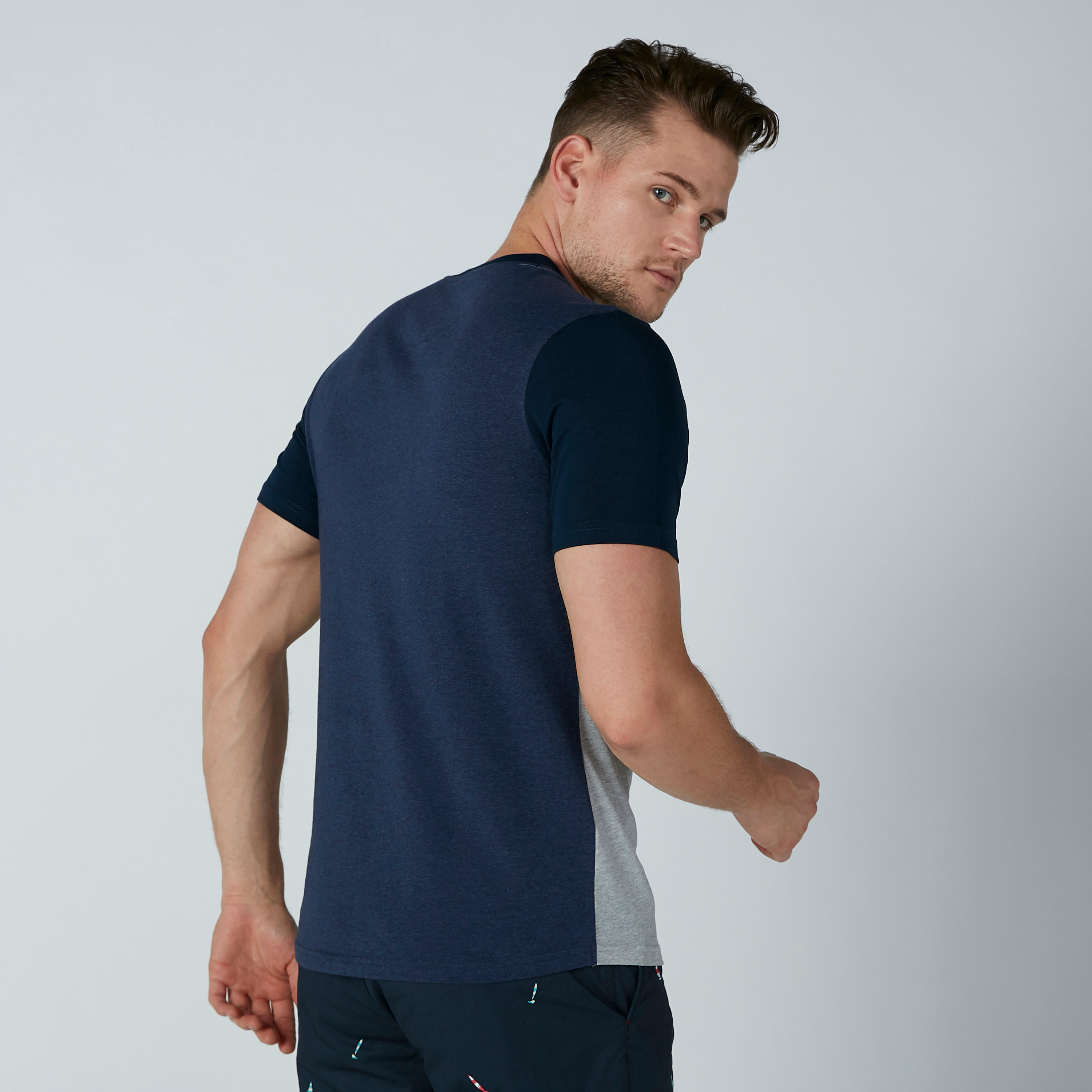 تيشيرت مستدام سادة بياقة هينلي وأكمام قصيرة-men-clothing-tshirtsandpolos-tshirts-image-4