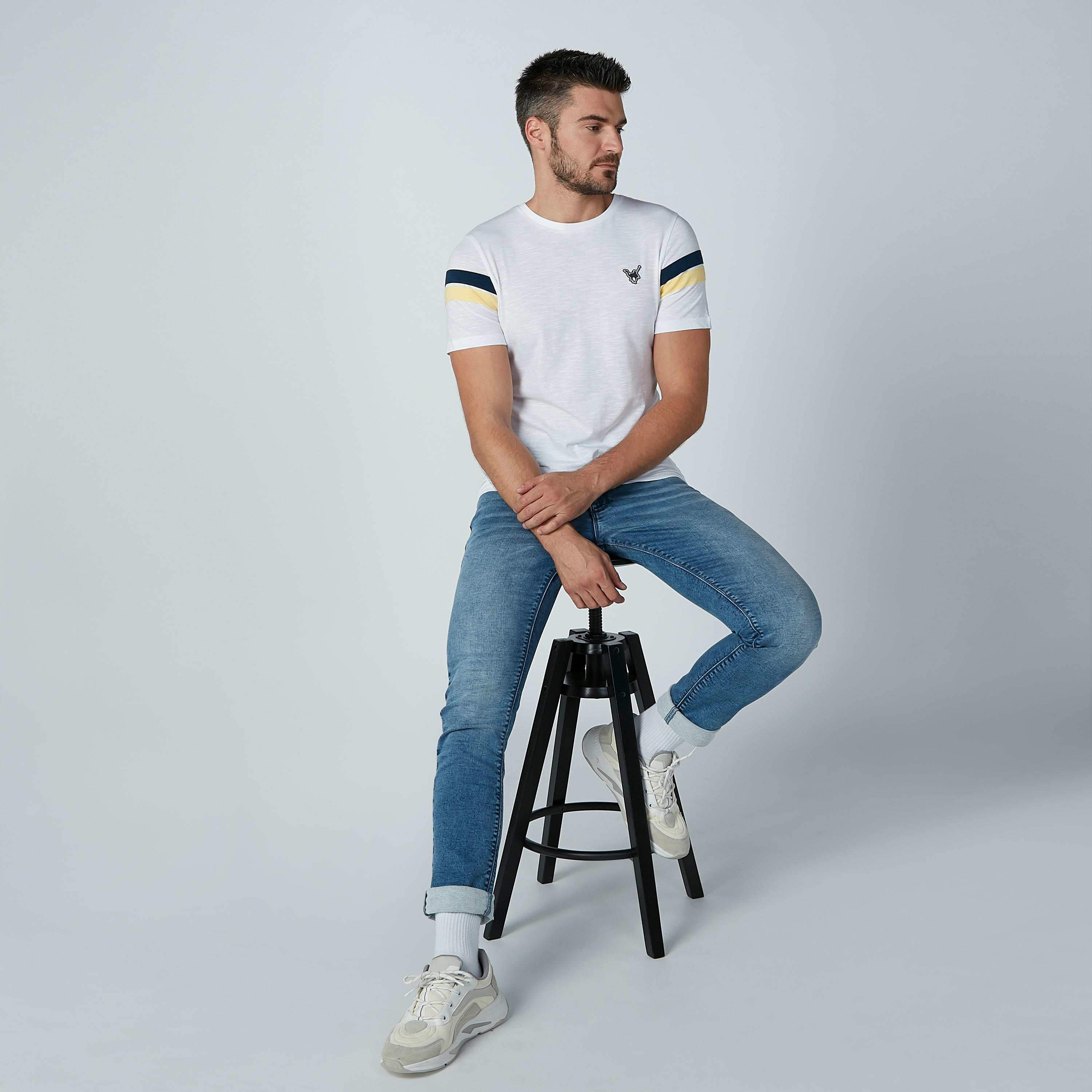 تيشيرت مستدام بياقة ضيّقة وأكمام قصيرة-men-clothing-tshirtsandpolos-tshirts-image-1