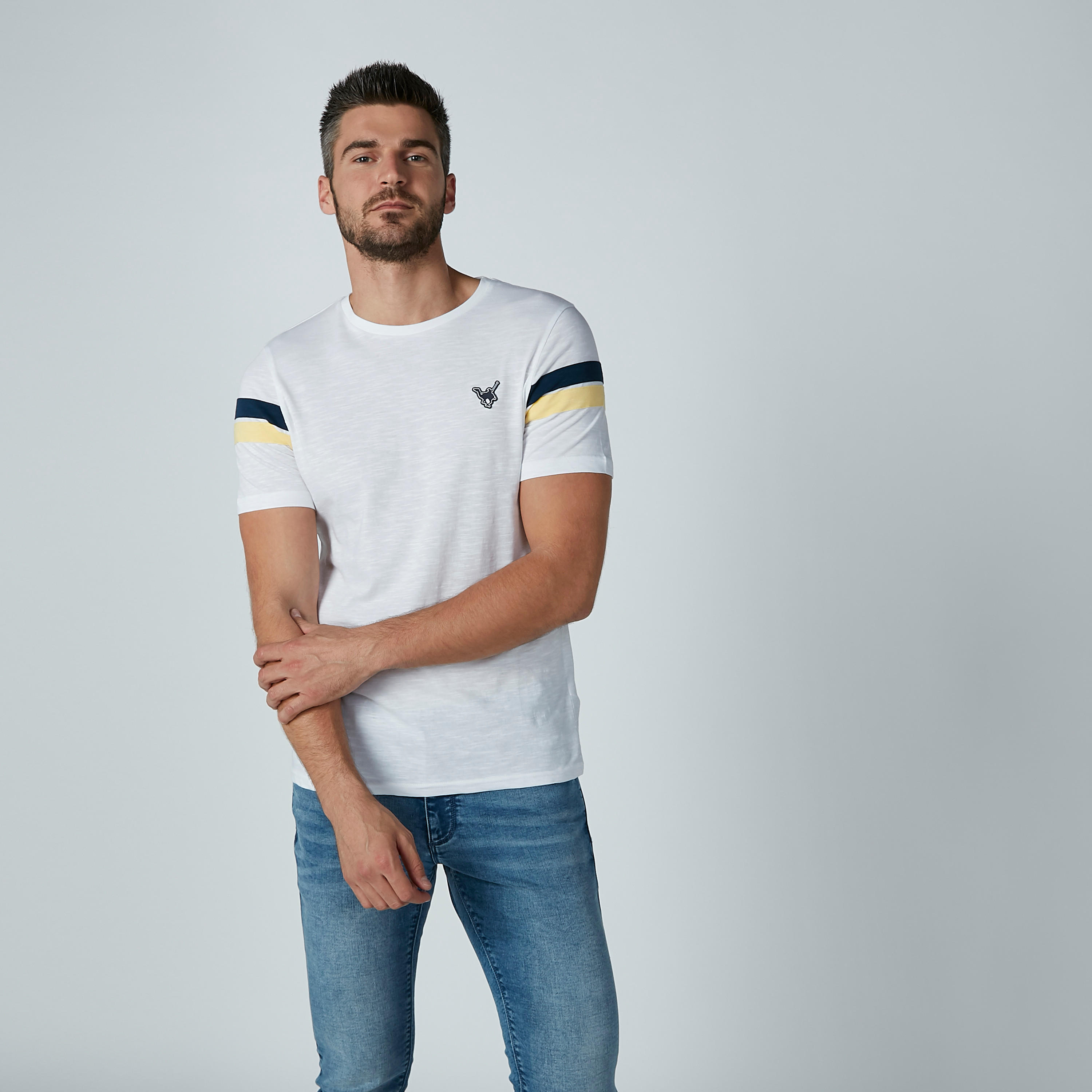 تيشيرت مستدام بياقة ضيّقة وأكمام قصيرة-men-clothing-tshirtsandpolos-tshirts-image-2