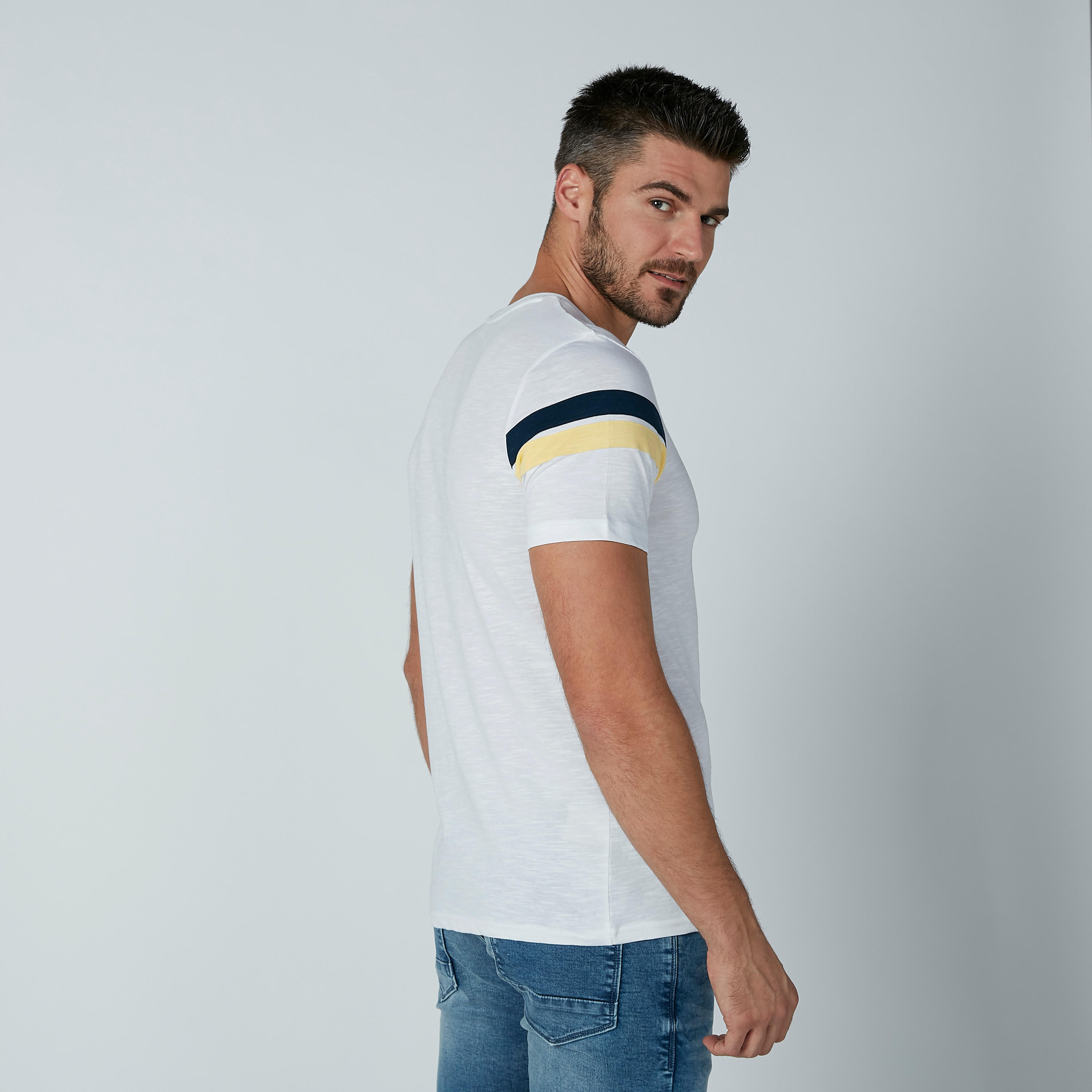 تيشيرت مستدام بياقة ضيّقة وأكمام قصيرة-men-clothing-tshirtsandpolos-tshirts-image-4