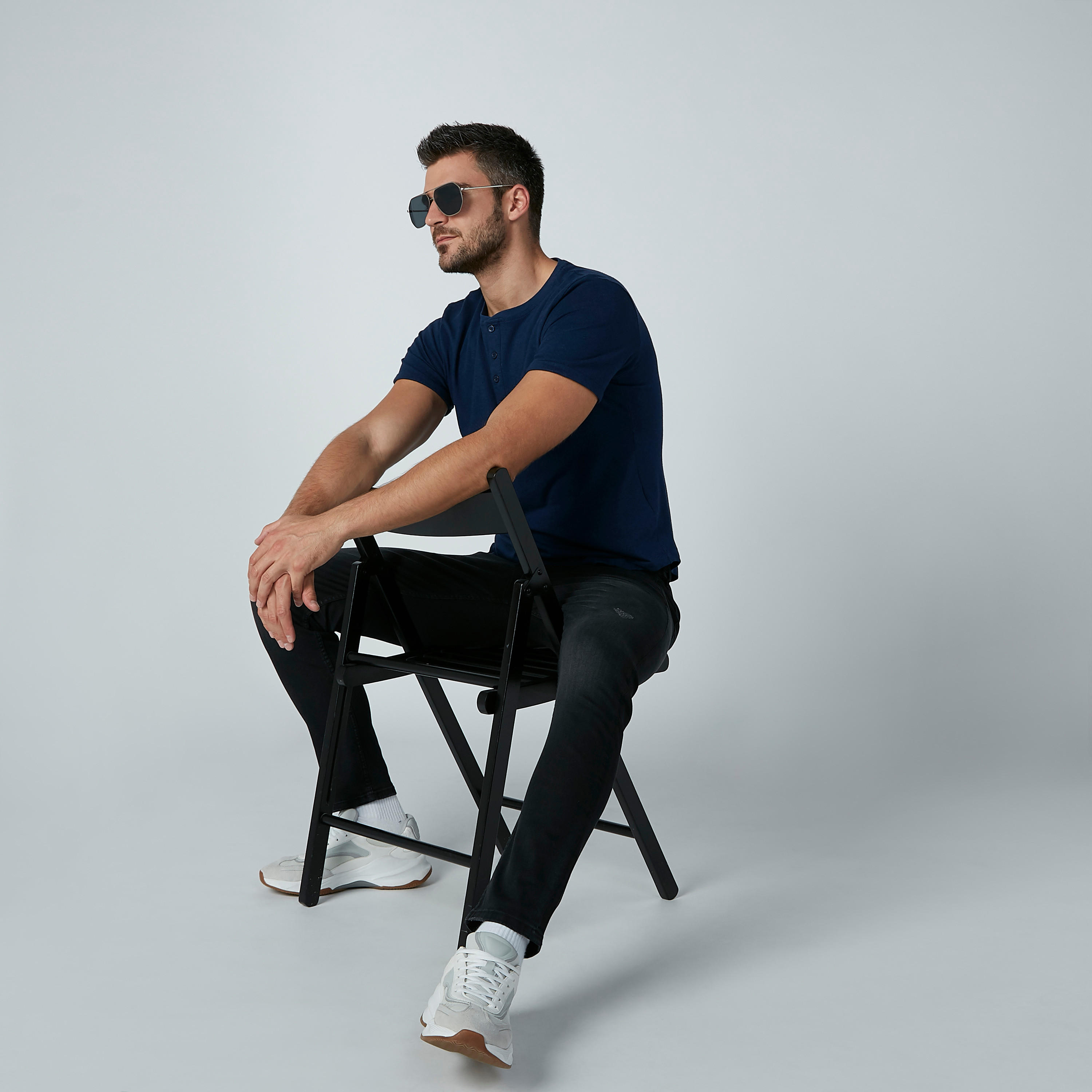 تيشيرت سادة بياقة هينلي وأكمام قصيرة-men-clothing-tshirtsandpolos-tshirts-image-1