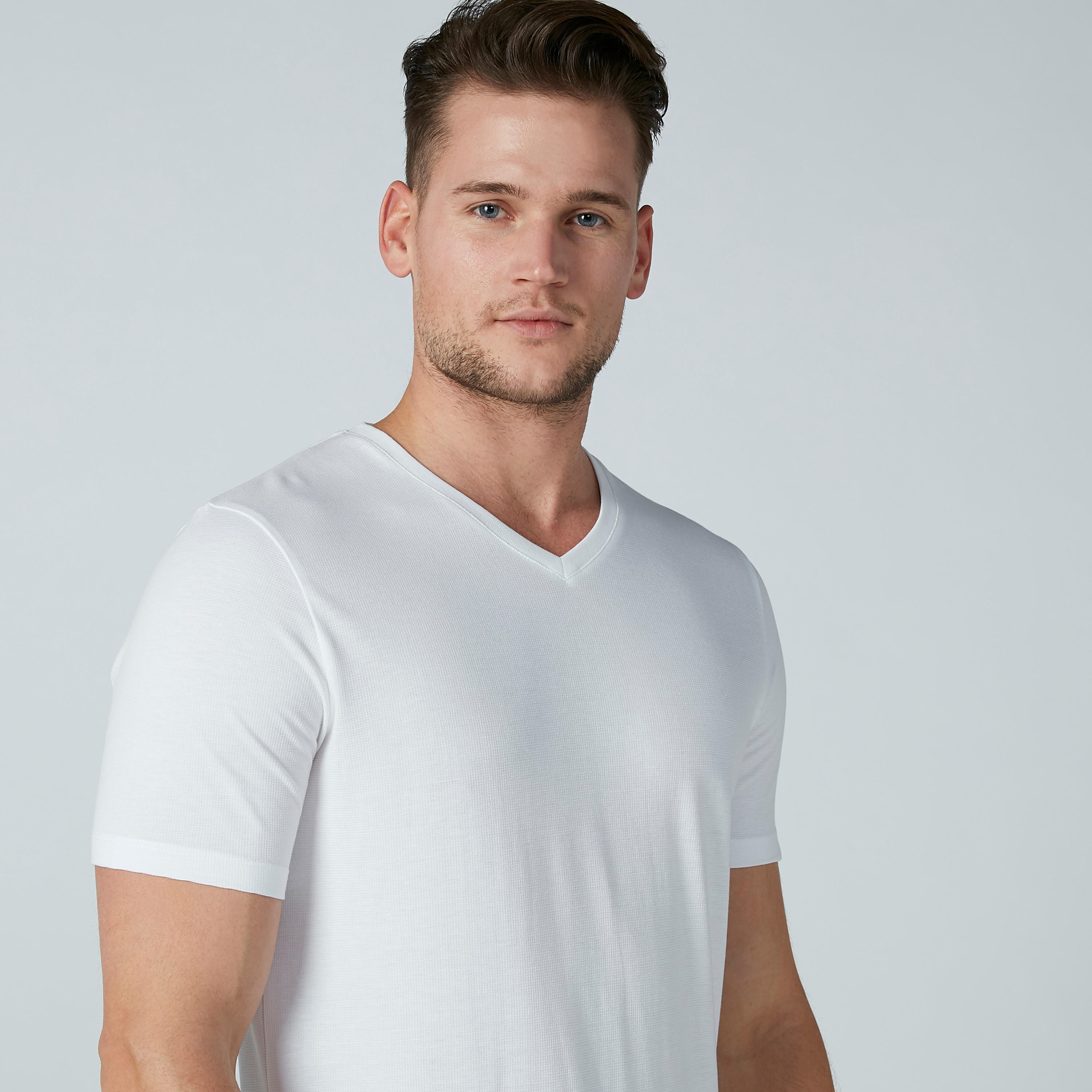 تيشيرت سادة بياقة V وأكمام قصيرة-men-clothing-tshirtsandpolos-tshirts-image-10