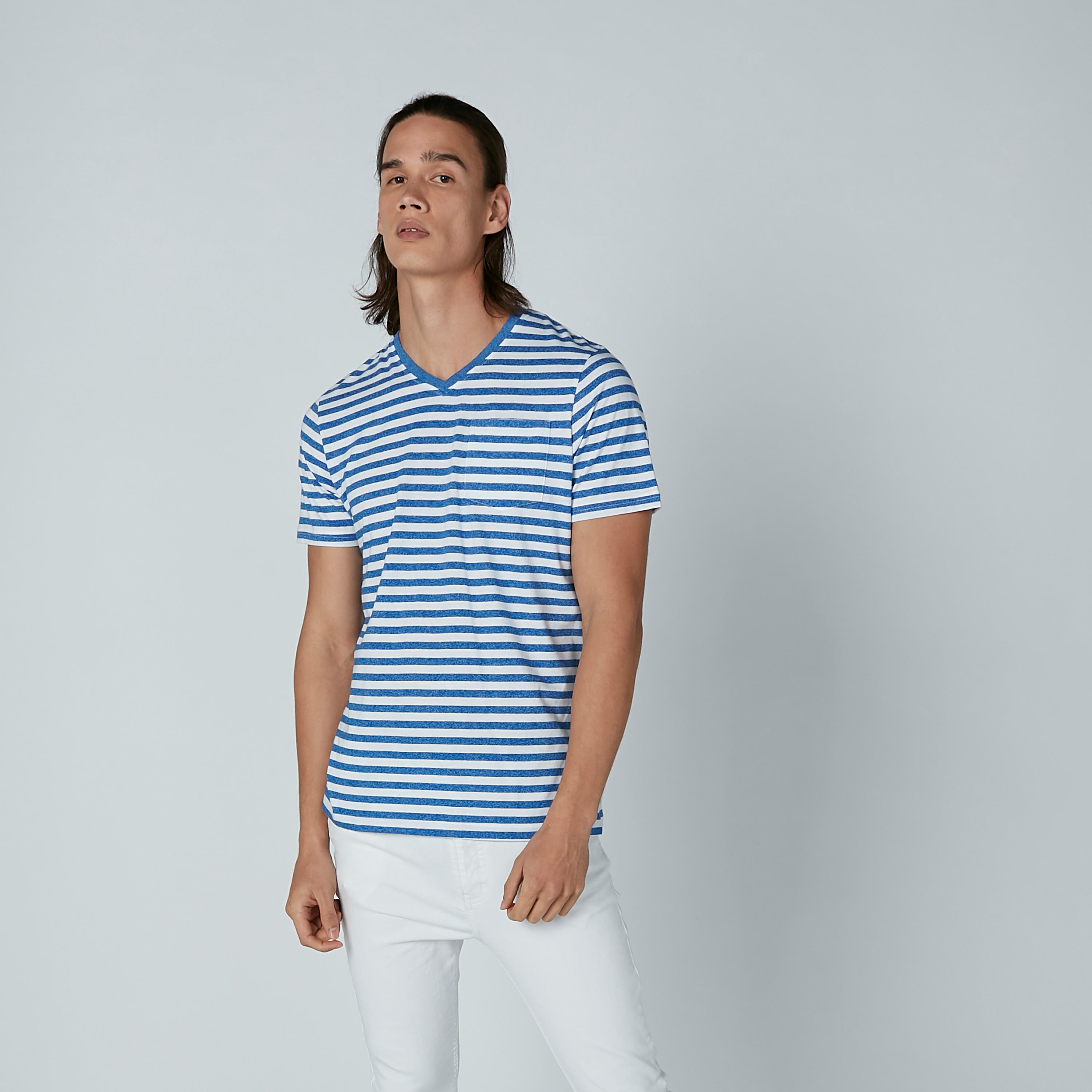 تيشيرت مستدام مقلّم بياقة V وأكمام قصيرة -men-clothing-tshirtsandpolos-tshirts-image-4