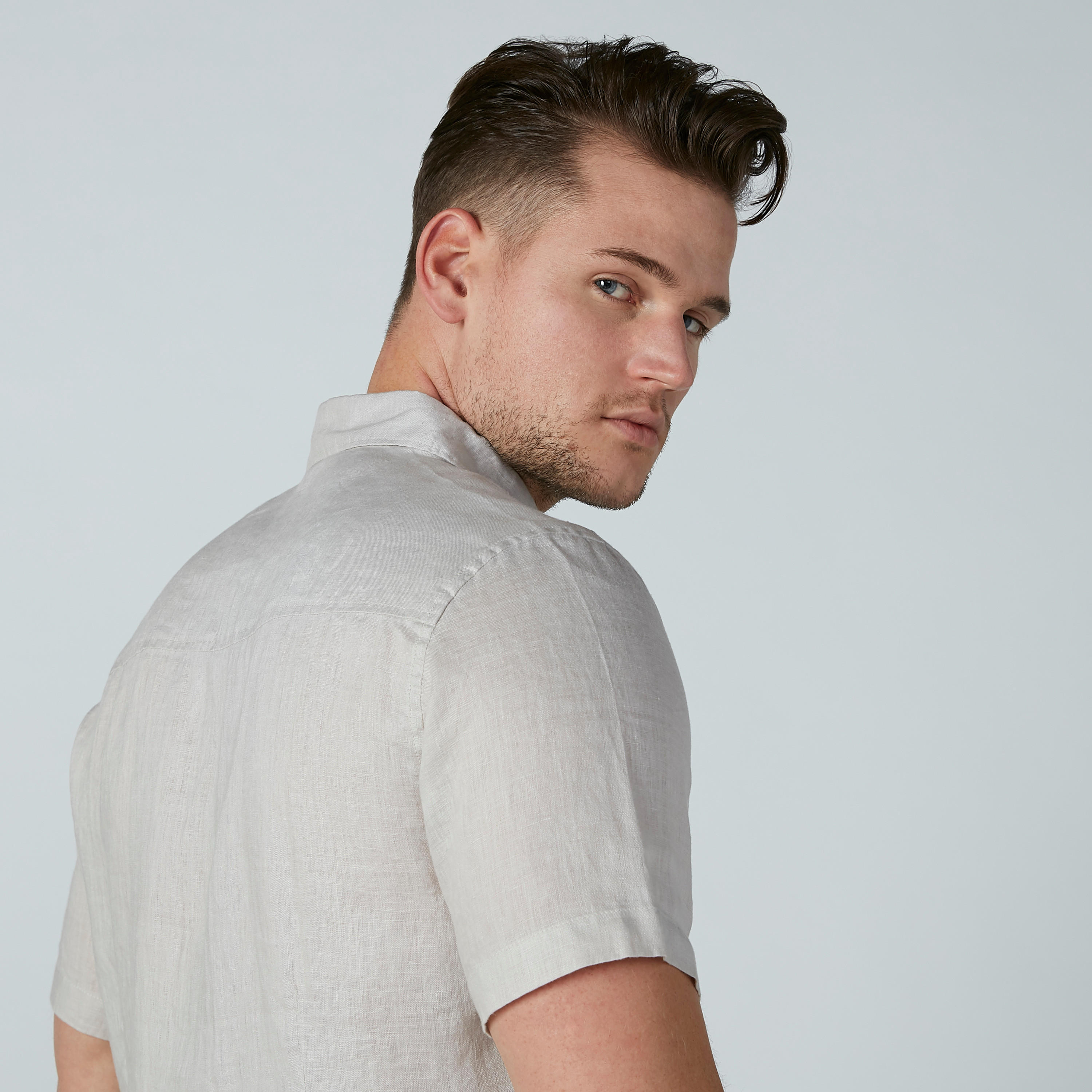 قميص سادة بياقة عاديّة وأزرار-men-clothing-shirts-image-4