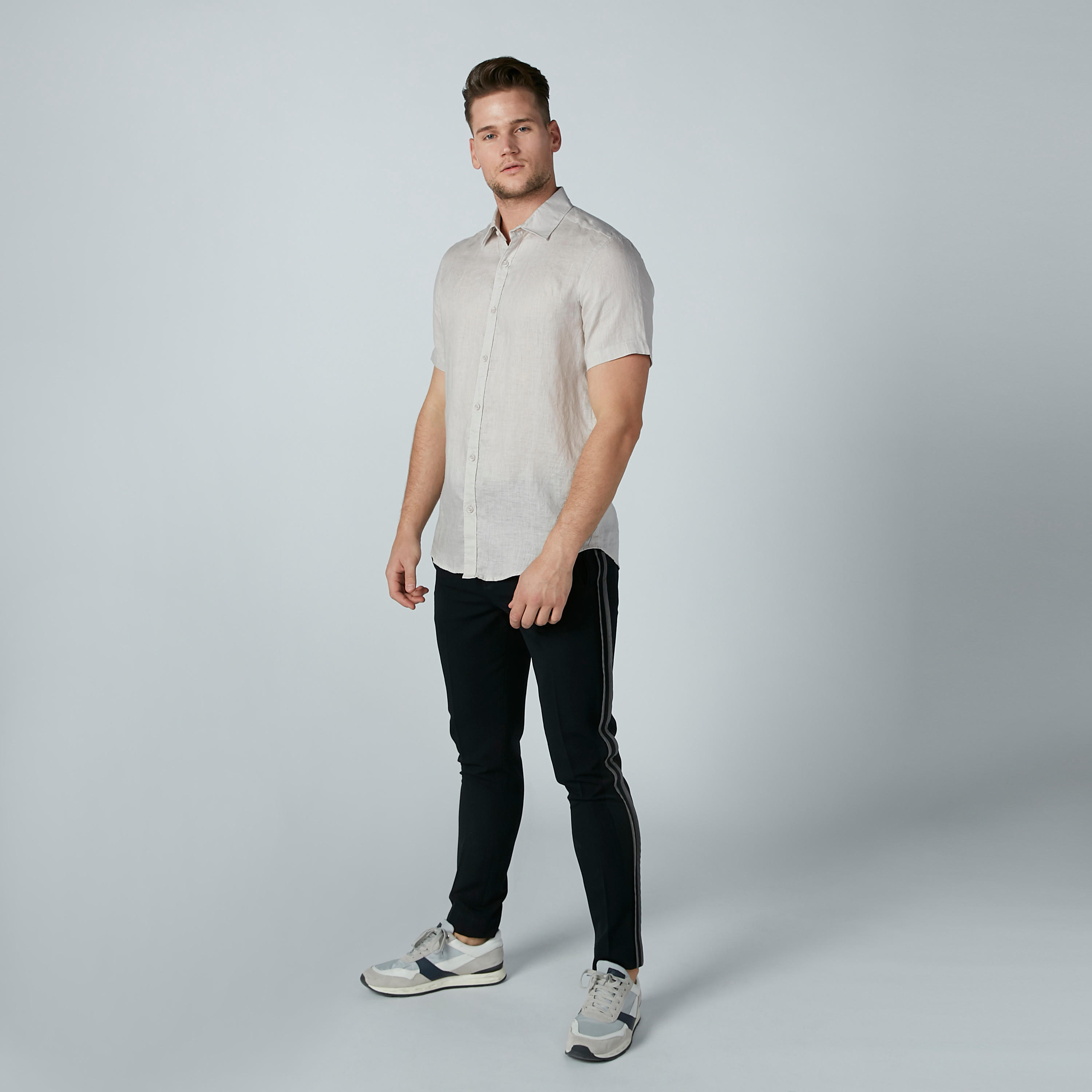 قميص سادة بياقة عاديّة وأزرار-men-clothing-shirts-image-3