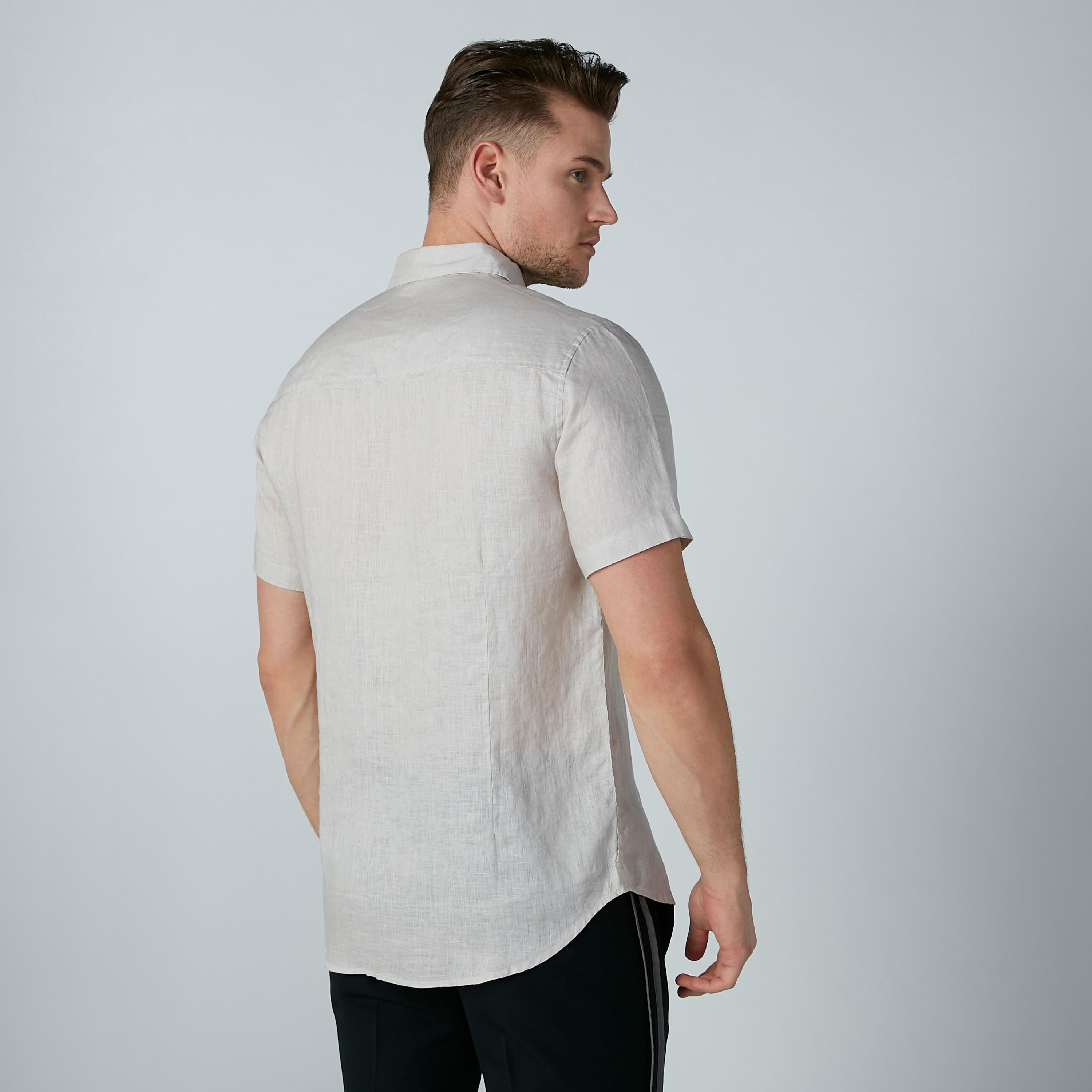 قميص سادة بياقة عاديّة وأزرار-men-clothing-shirts-image-2