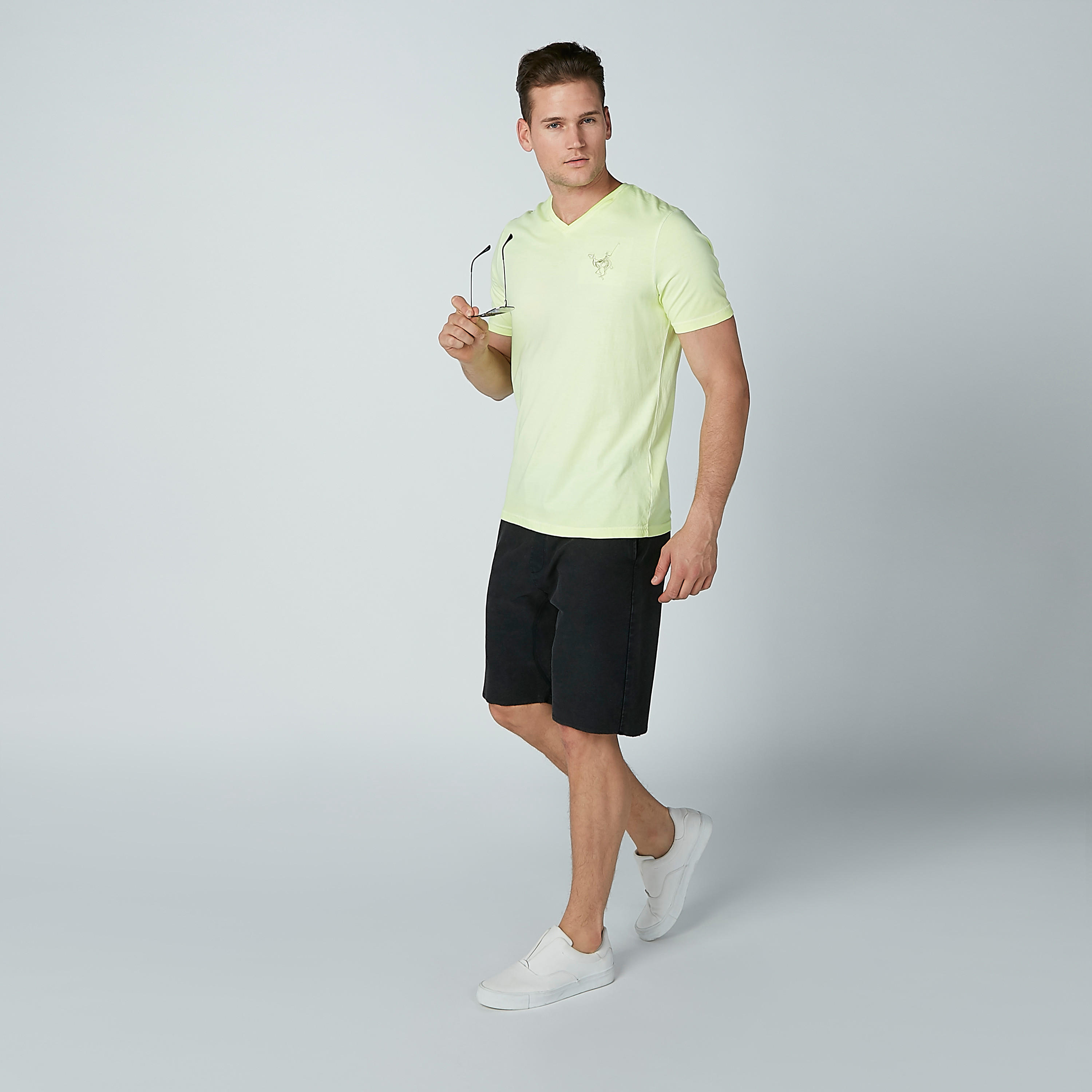 تيشيرت سادة بياقة V وأكمام قصيرة-men-clothing-tshirtsandpolos-tshirts-image-3