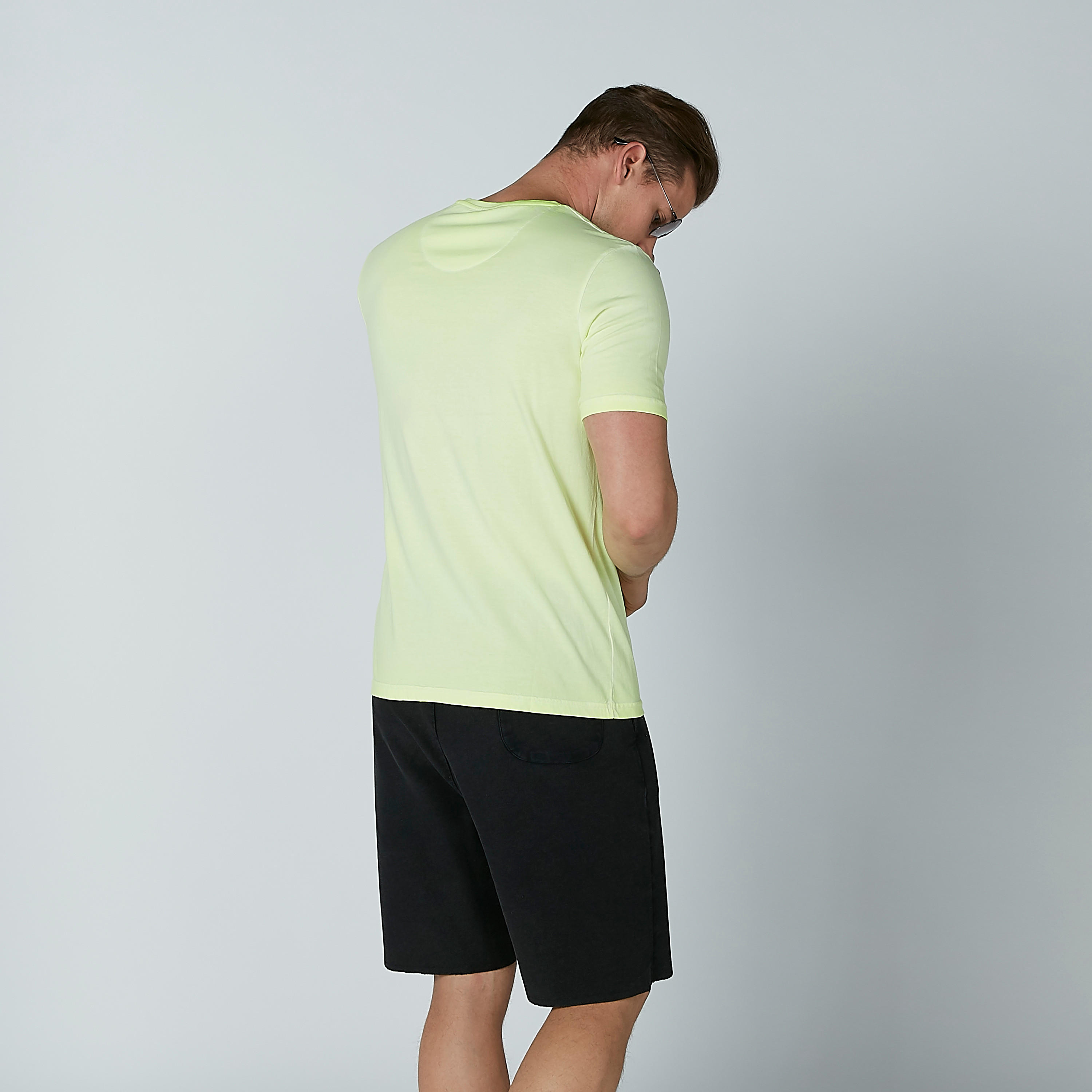تيشيرت سادة بياقة V وأكمام قصيرة-men-clothing-tshirtsandpolos-tshirts-image-4