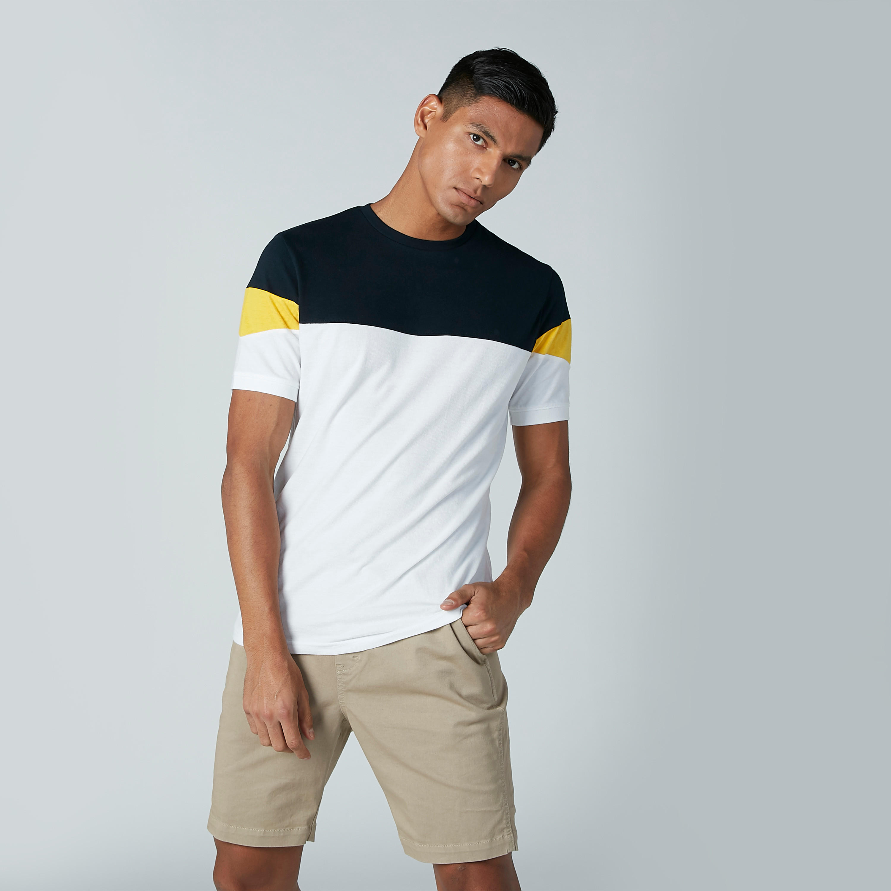 تيشيرت بياقة مستديرة وأكمام قصيرة-men-clothing-tshirtsandpolos-tshirts-image-2