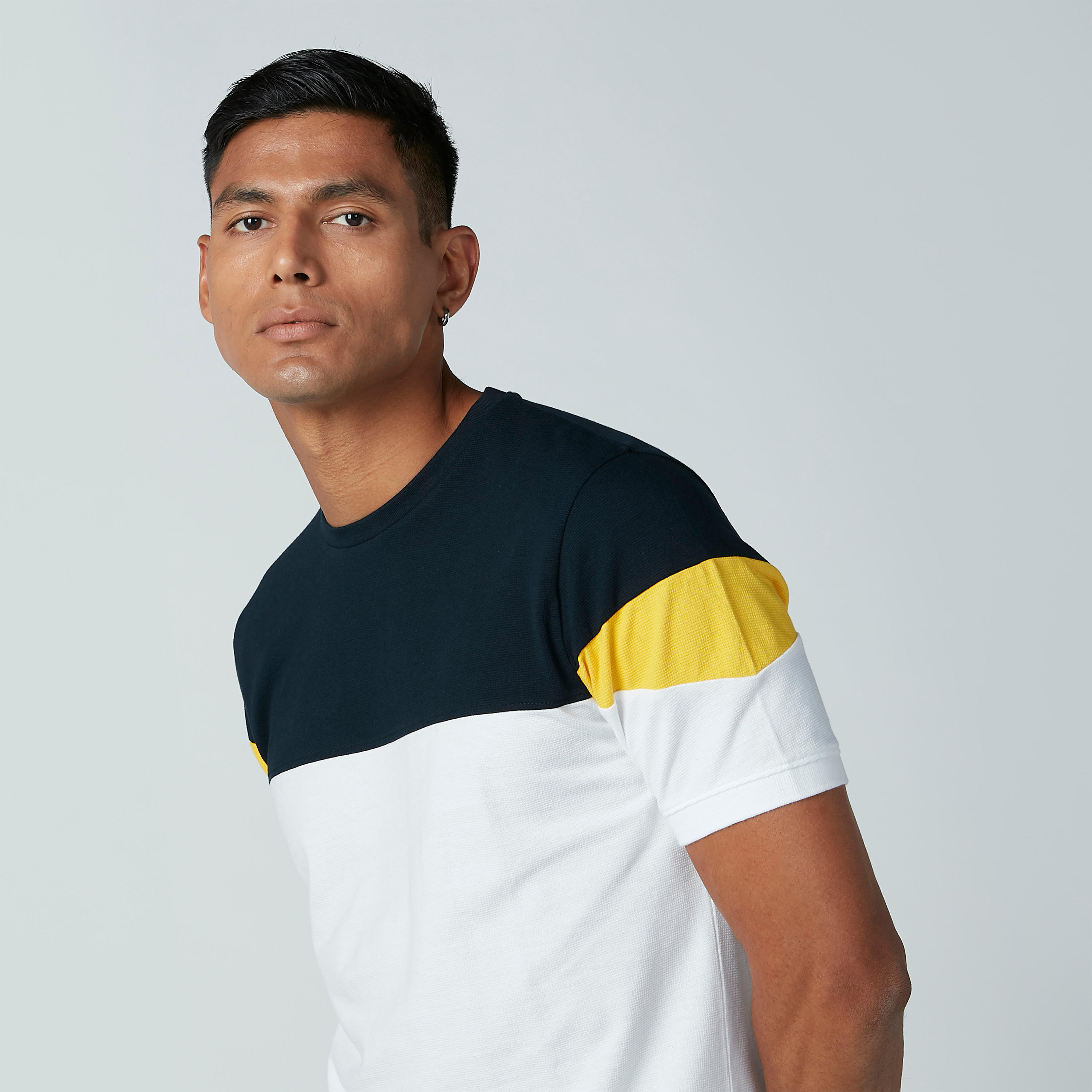 تيشيرت بياقة مستديرة وأكمام قصيرة-men-clothing-tshirtsandpolos-tshirts-image-4