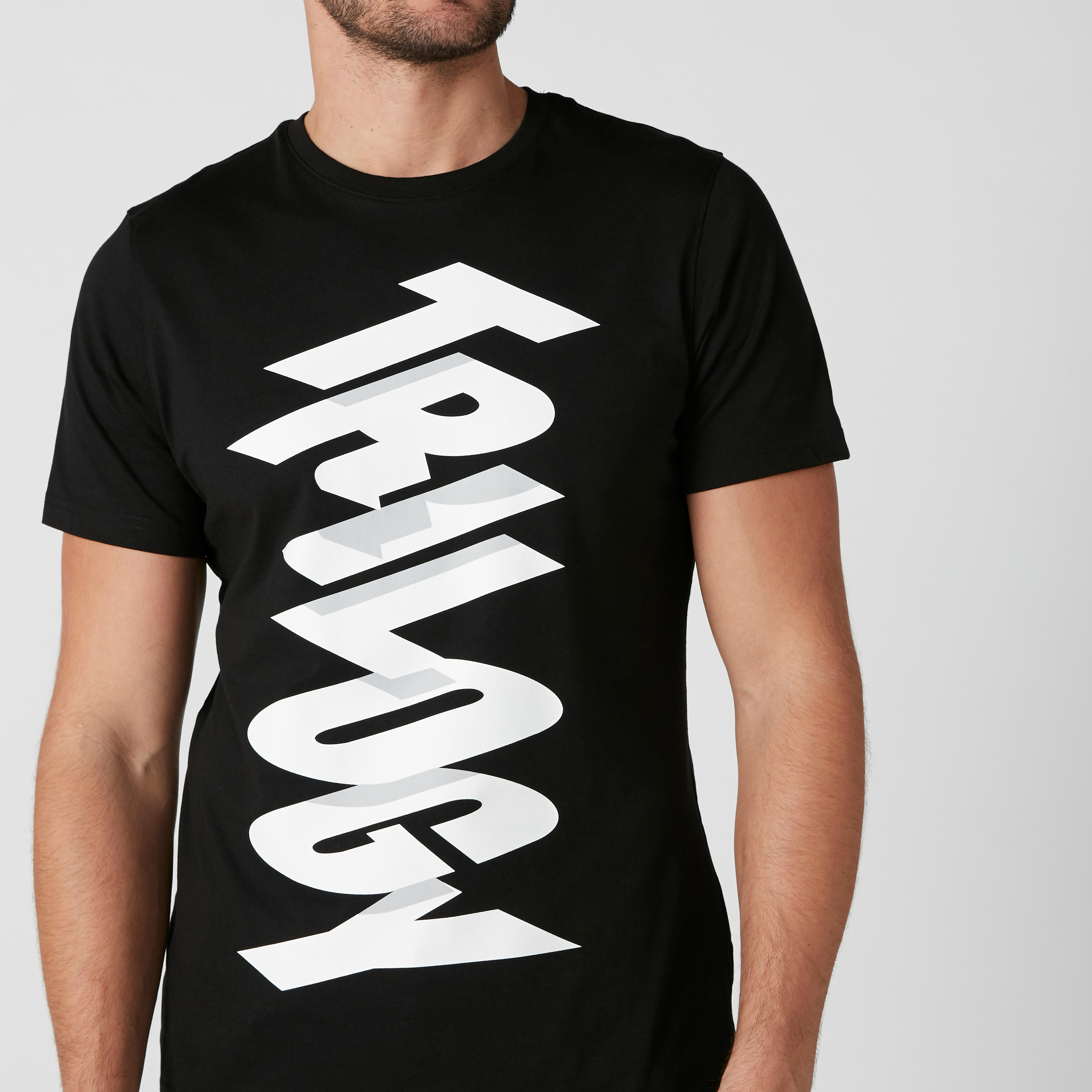 تيشيرت بياقة مستديرة وأكمام قصيرة وطبعات نصيّة-men-clothing-tshirtsandpolos-tshirts-image-4