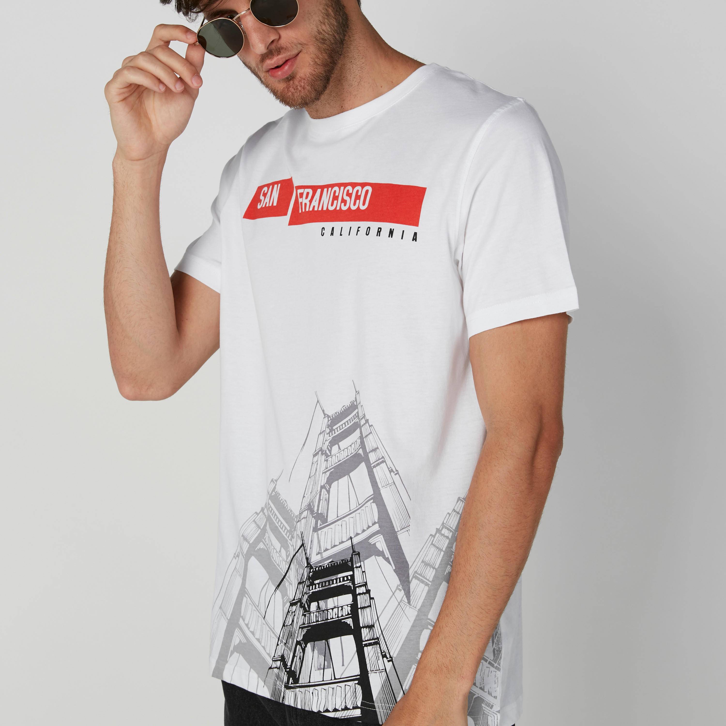 تيشيرت بطبعات وياقة مستديرة وأكمام قصيرة-men-clothing-tshirtsandpolos-tshirts-image-1