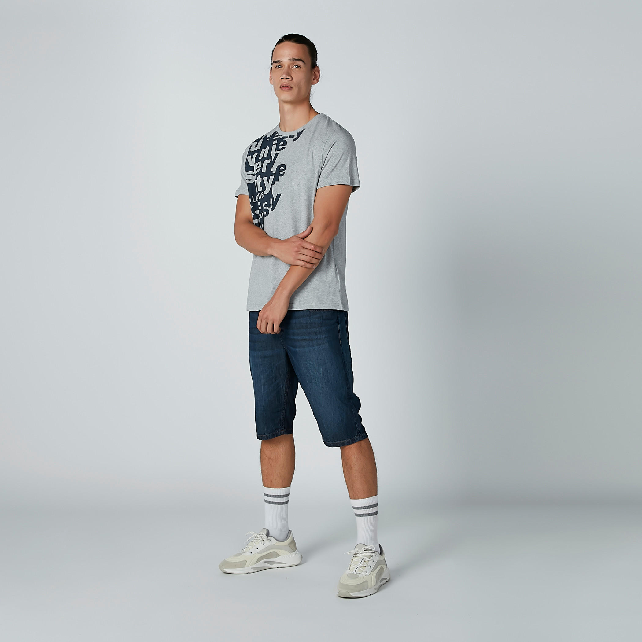 تيشيرت بطبعات وياقة مستديرة وأكمام قصيرة-men-clothing-tshirtsandpolos-tshirts-image-1
