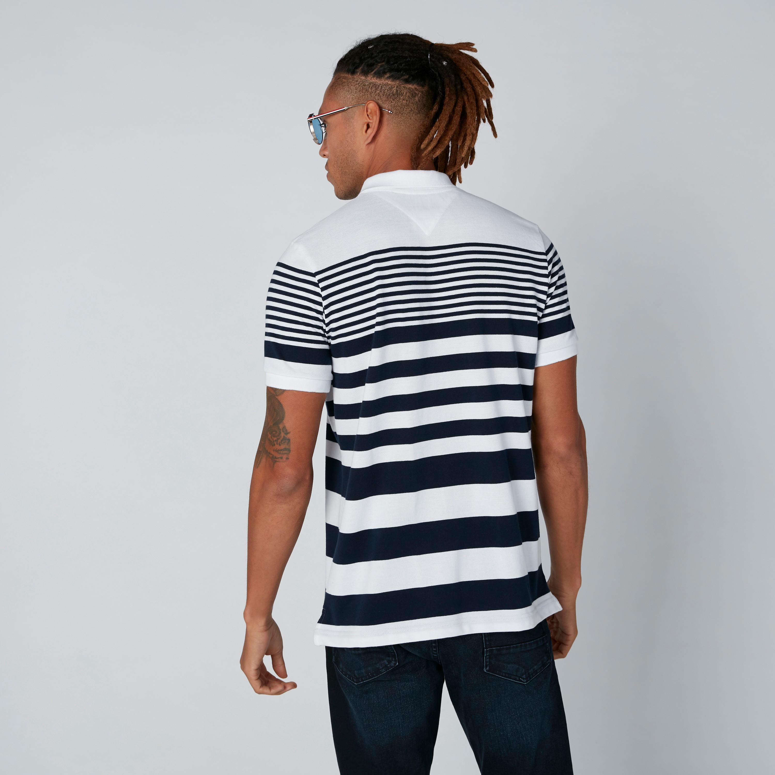 تيشيرت مستدام بولو مقلّم بأكمام قصيرة-men-clothing-tshirtsandpolos-polos-image-2