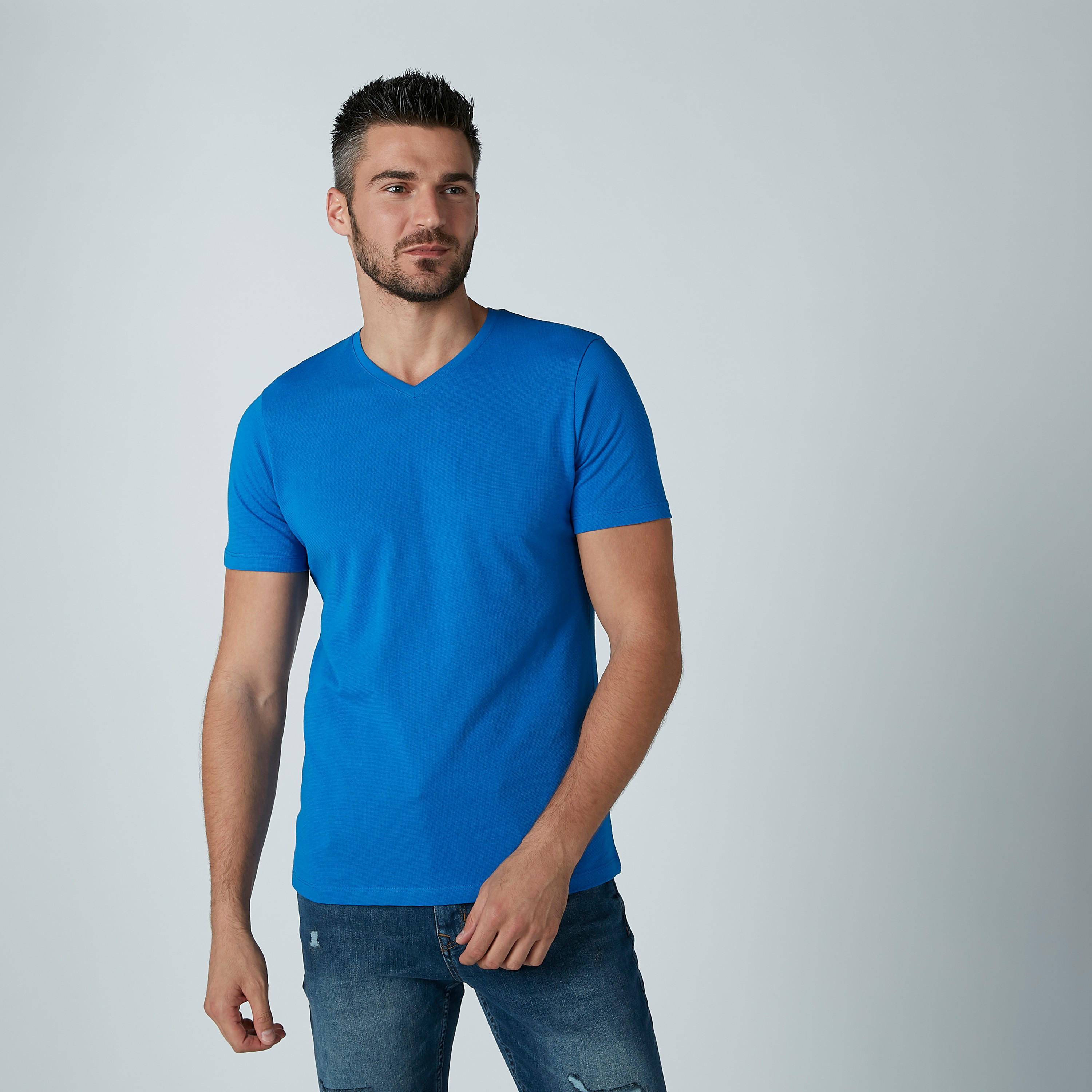 تيشيرت سادة بياقة V وأكمام قصيرة-men-clothing-tshirtsandpolos-tshirts-image-5