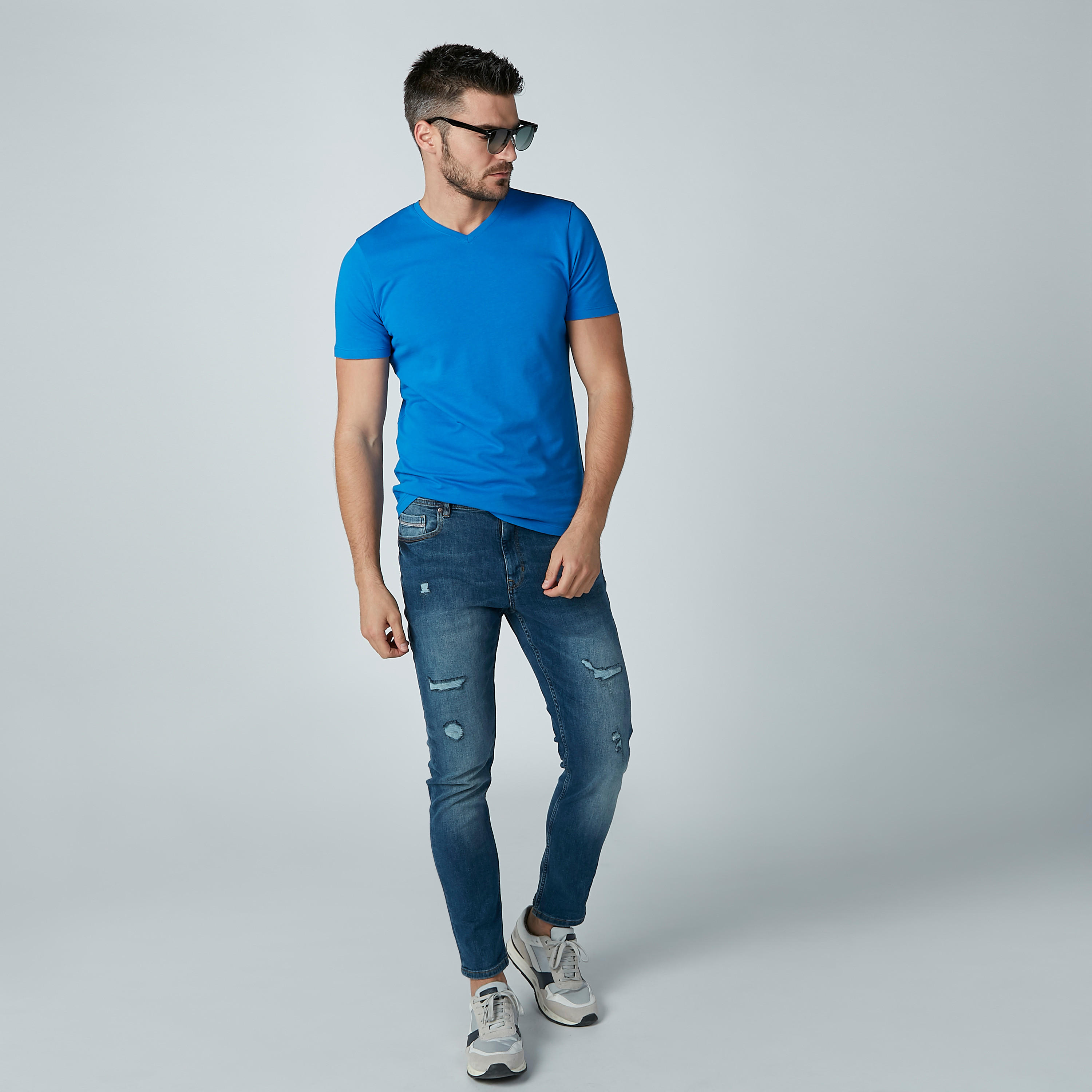 تيشيرت سادة بياقة V وأكمام قصيرة-men-clothing-tshirtsandpolos-tshirts-image-6