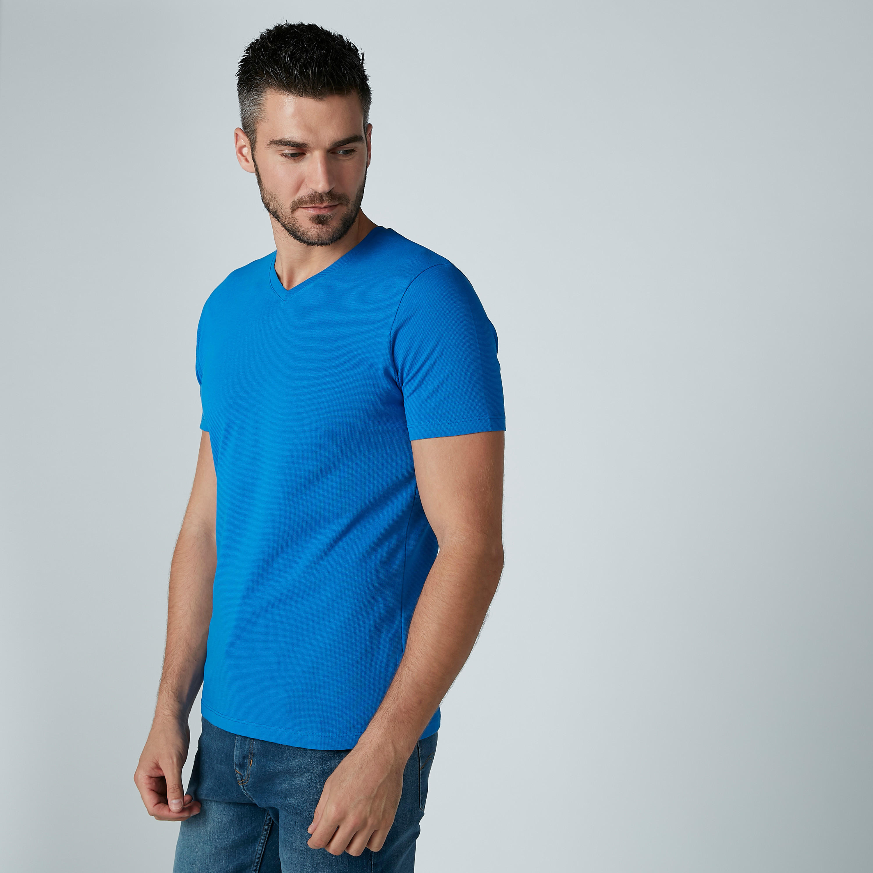 تيشيرت سادة بياقة V وأكمام قصيرة-men-clothing-tshirtsandpolos-tshirts-image-7