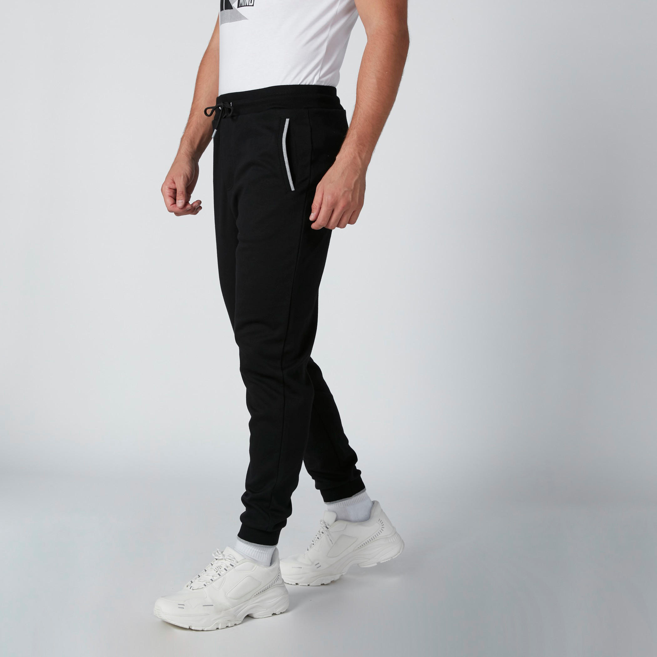 بنطال رياضي برباط وجيوب-men-clothing-bottoms-joggers-image-1