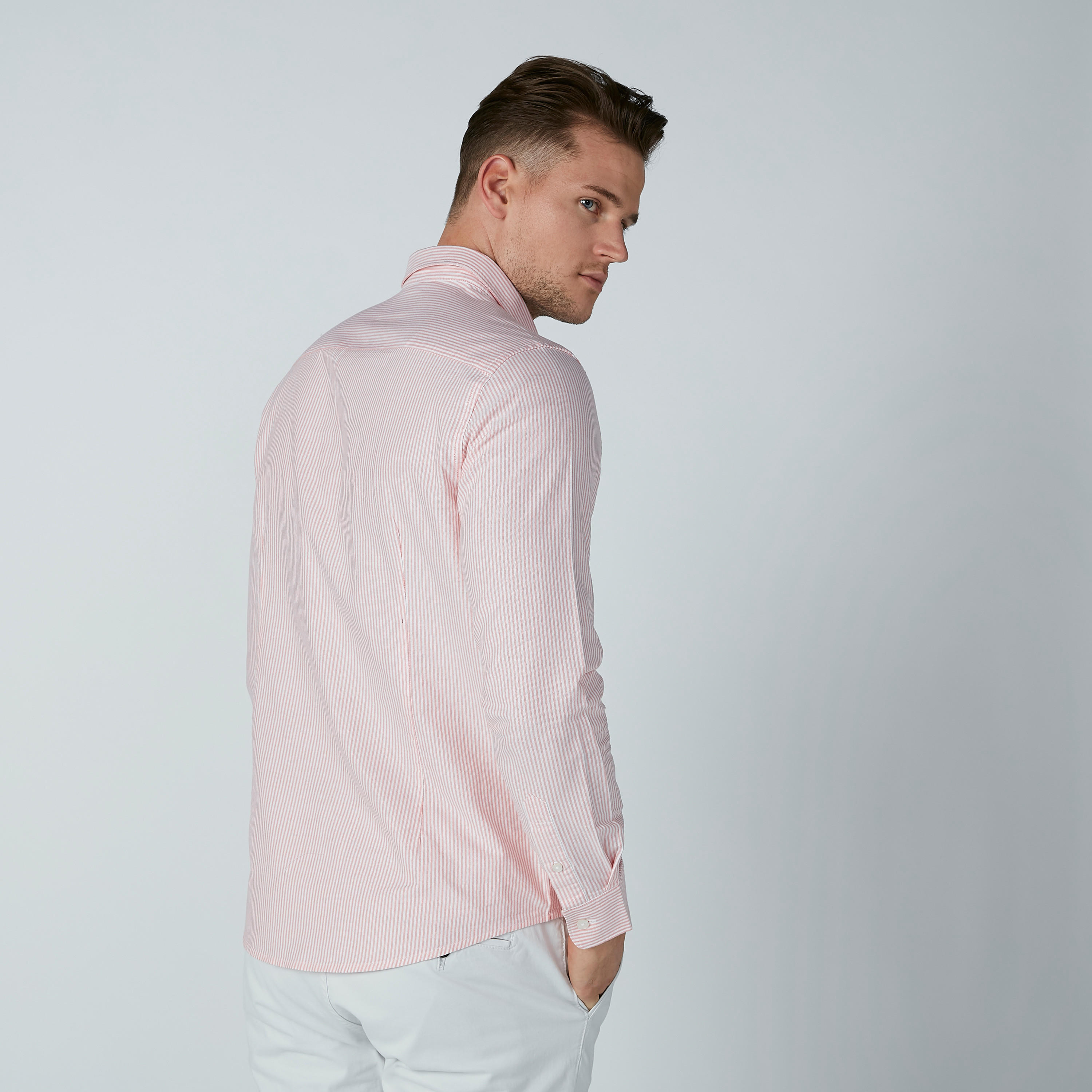 قميص مقلّم بأكمام طويلة وأزرار-men-clothing-shirts-image-4