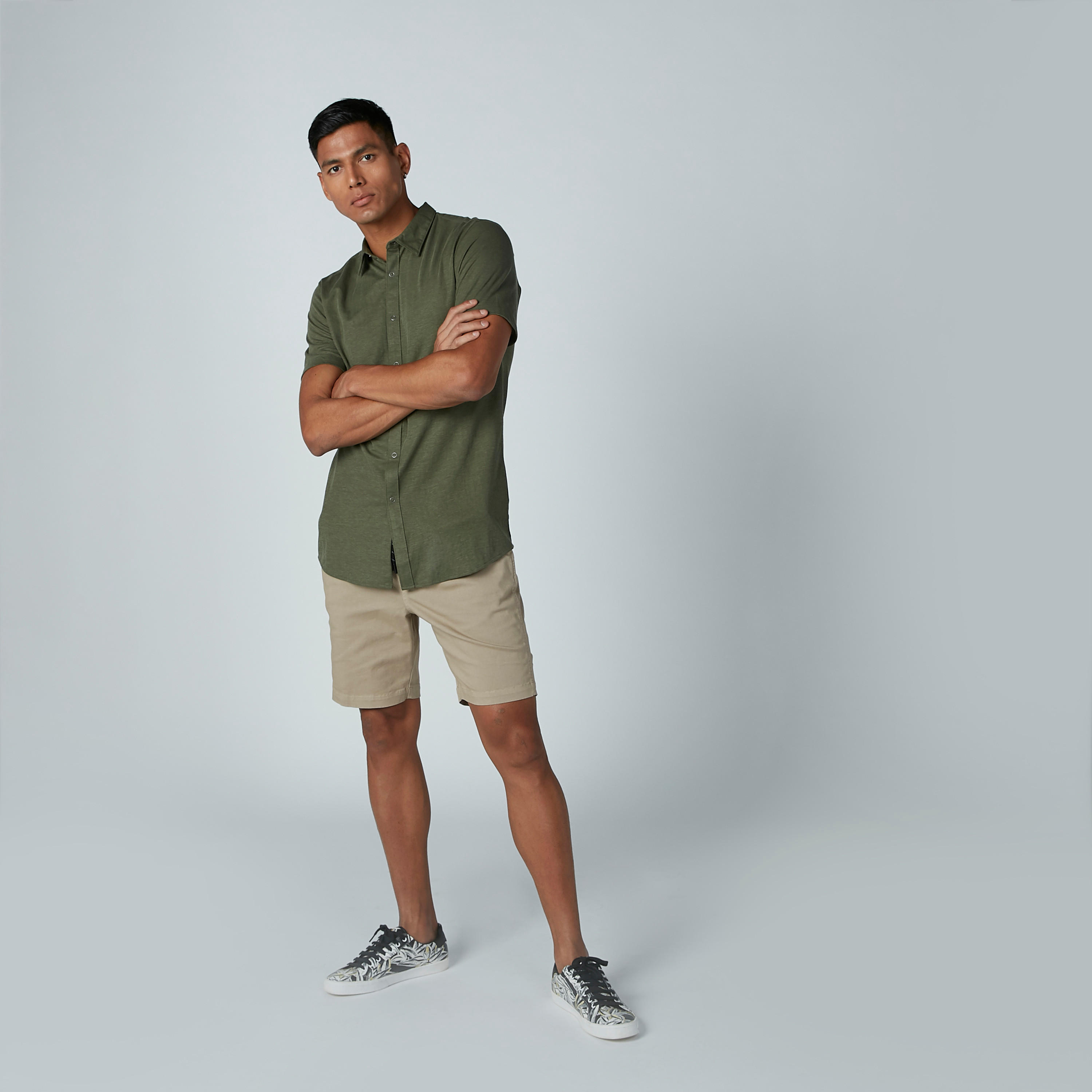 قميص سادة بأكمام قصيرة وياقة عادية-men-clothing-shirts-image-4
