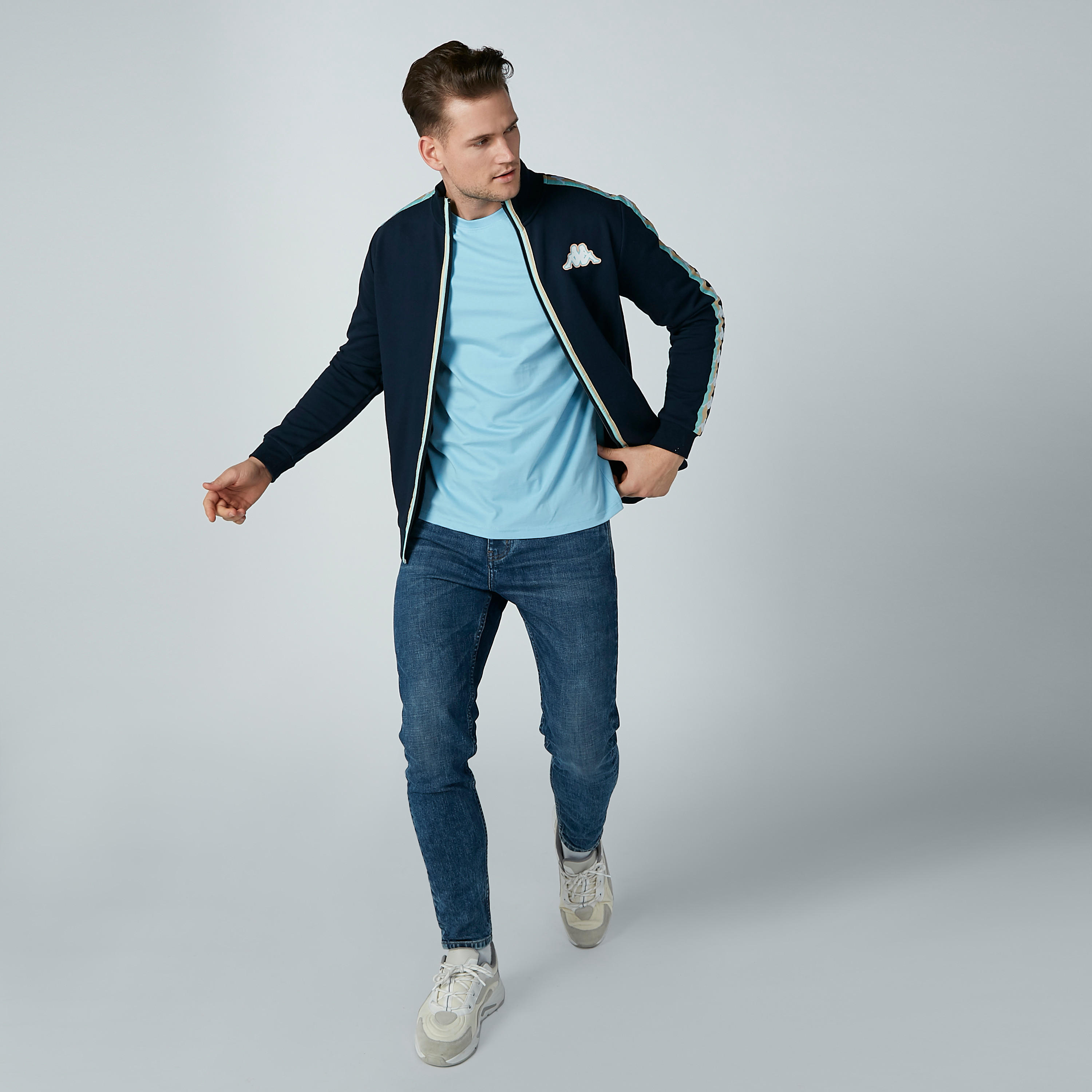 تيشيرت سادة بياقة ضيّقة وأكمام قصيرة-men-clothing-tshirtsandpolos-tshirts-image-2