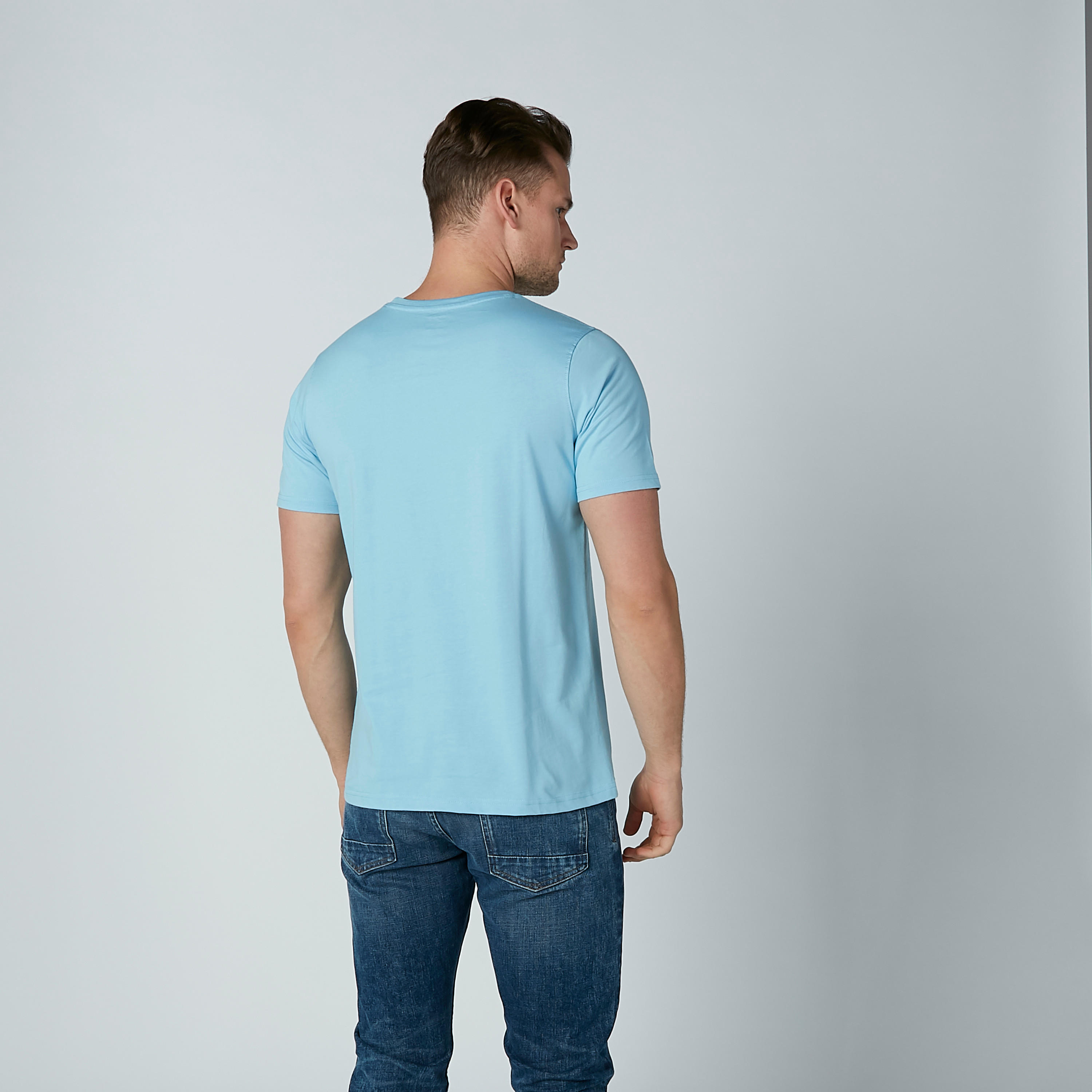 تيشيرت سادة بياقة ضيّقة وأكمام قصيرة-men-clothing-tshirtsandpolos-tshirts-image-1