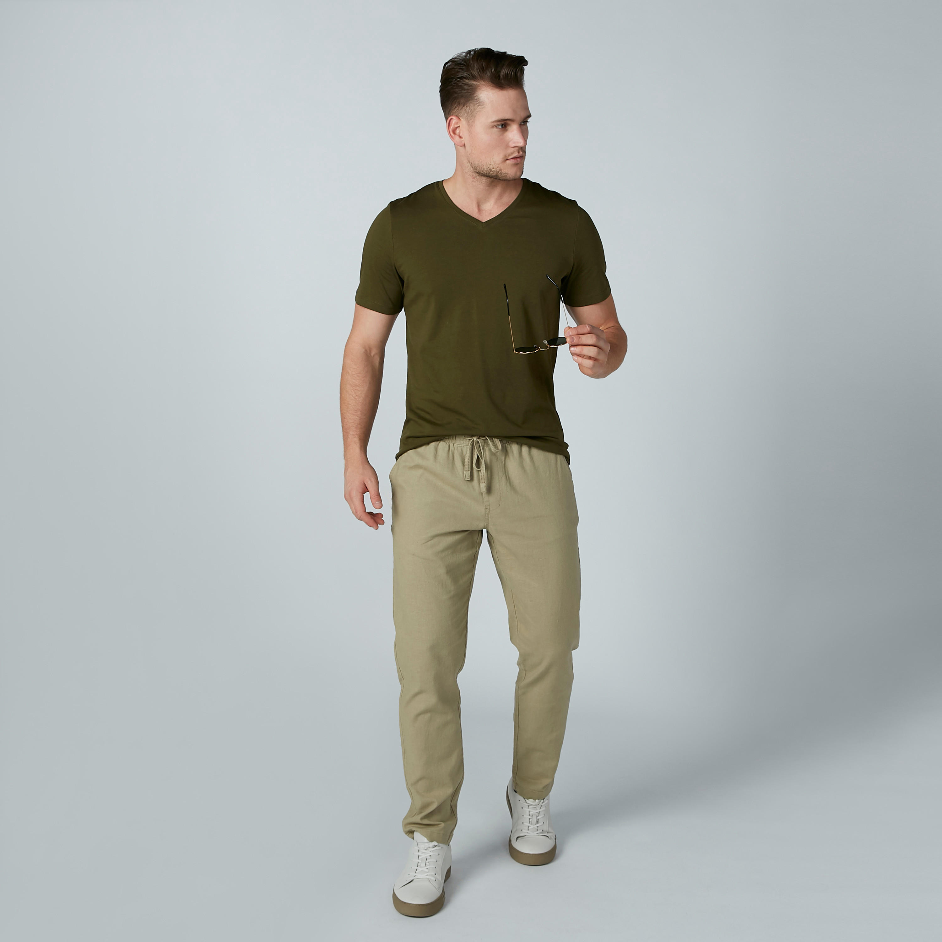 تيشيرت سادة بياقة V وأكمام قصيرة-men-clothing-tshirtsandpolos-tshirts-image-1