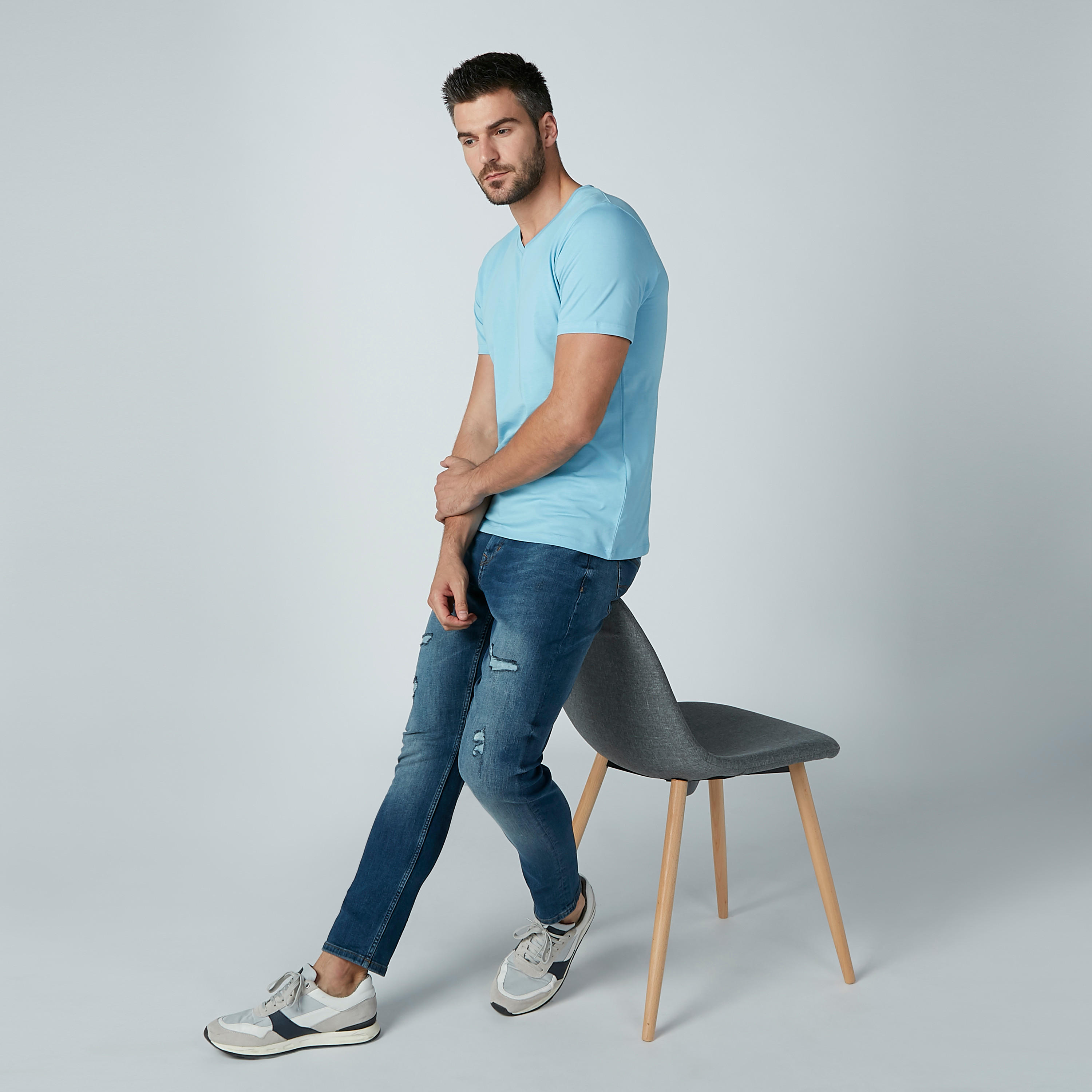 تيشيرت سادة بياقة V وأكمام قصيرة-men-clothing-tshirtsandpolos-tshirts-image-1