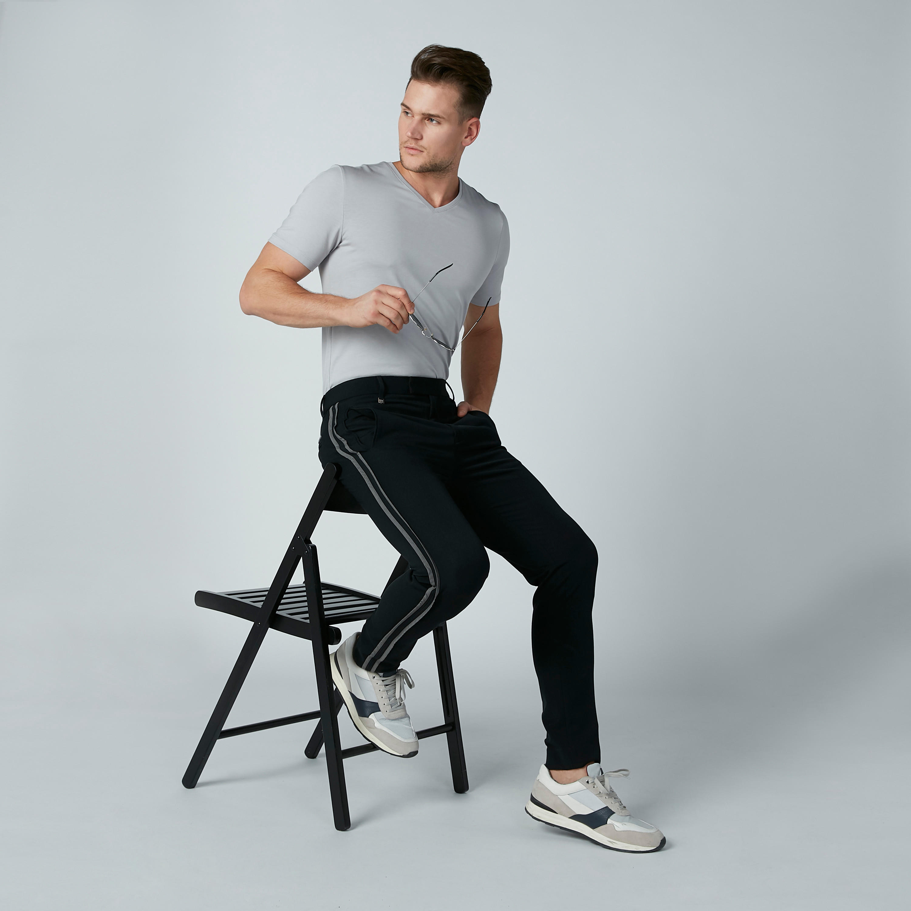 تيشيرت سادة بياقة V وأكمام قصيرة-men-clothing-tshirtsandpolos-tshirts-image-5