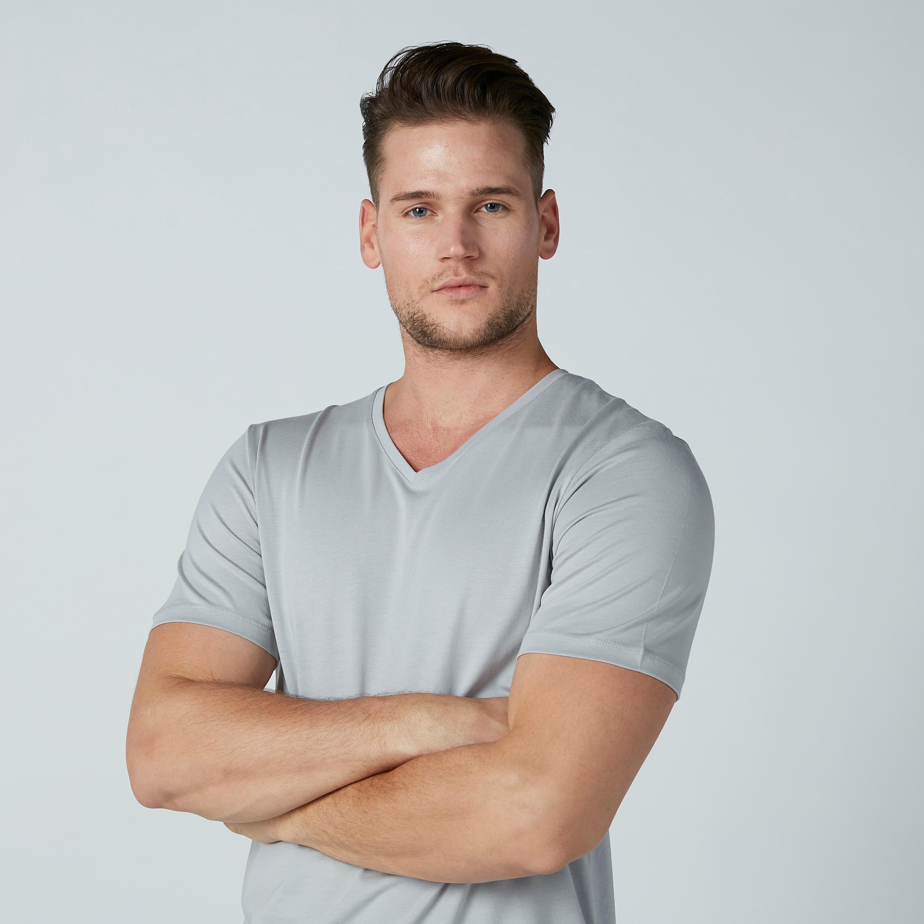 تيشيرت سادة بياقة V وأكمام قصيرة-men-clothing-tshirtsandpolos-tshirts-image-3