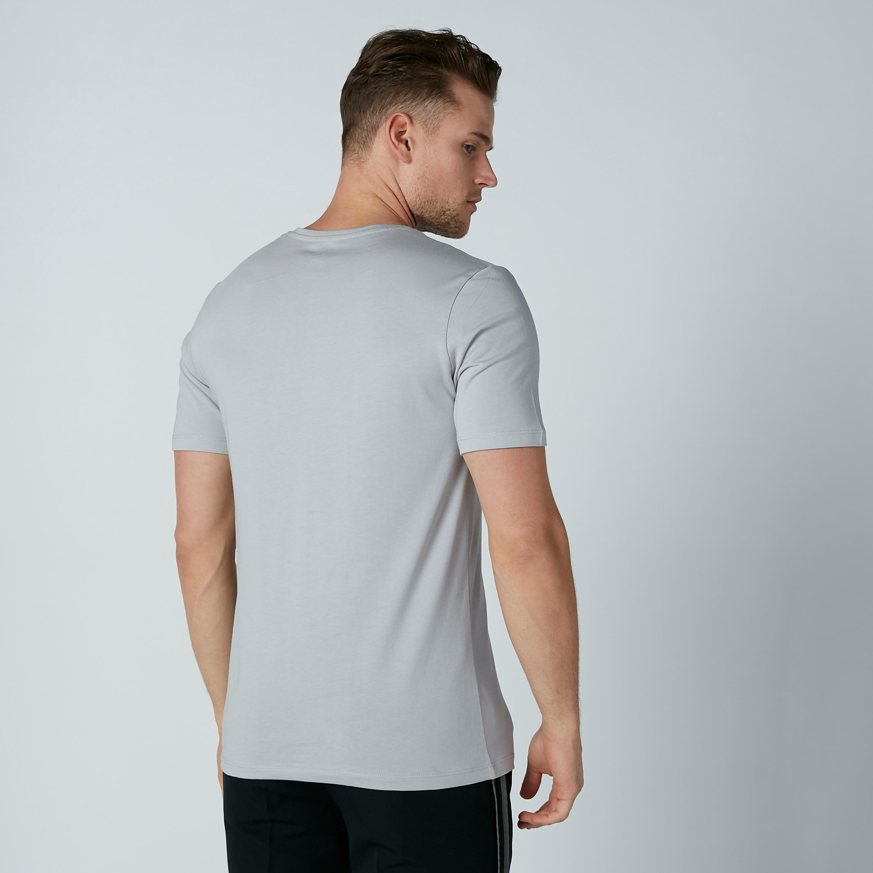تيشيرت سادة بياقة V وأكمام قصيرة-men-clothing-tshirtsandpolos-tshirts-image-2
