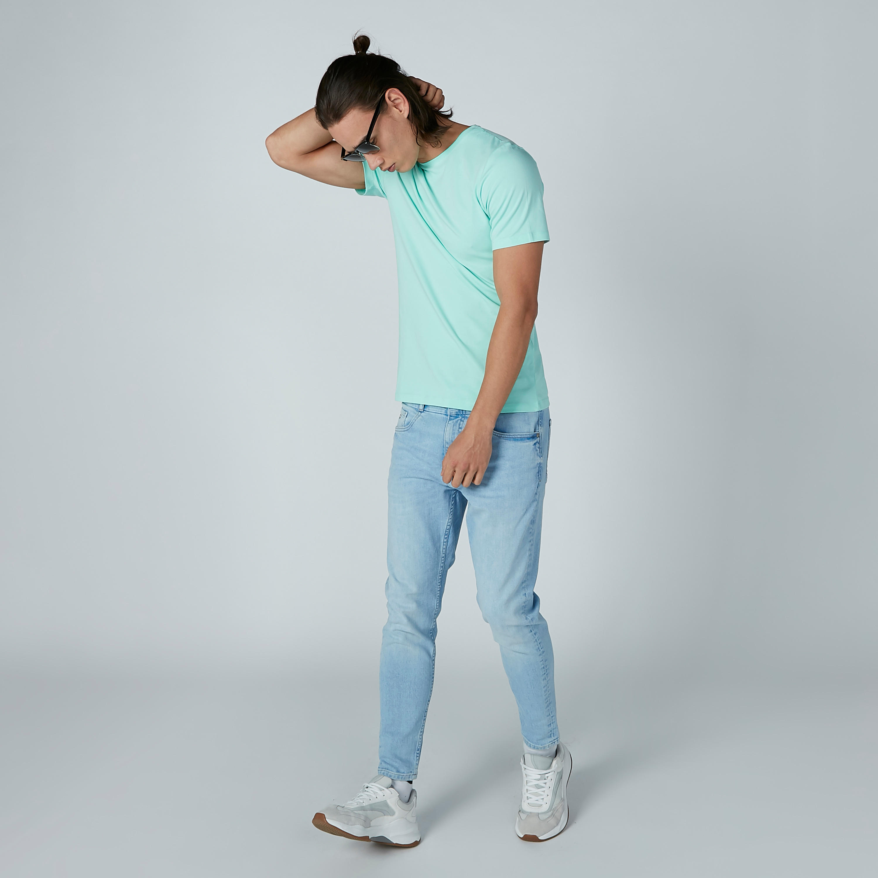 تيشيرت سادة بياقة مستديرة وأكمام قصيرة-men-clothing-tshirtsandpolos-tshirts-image-1