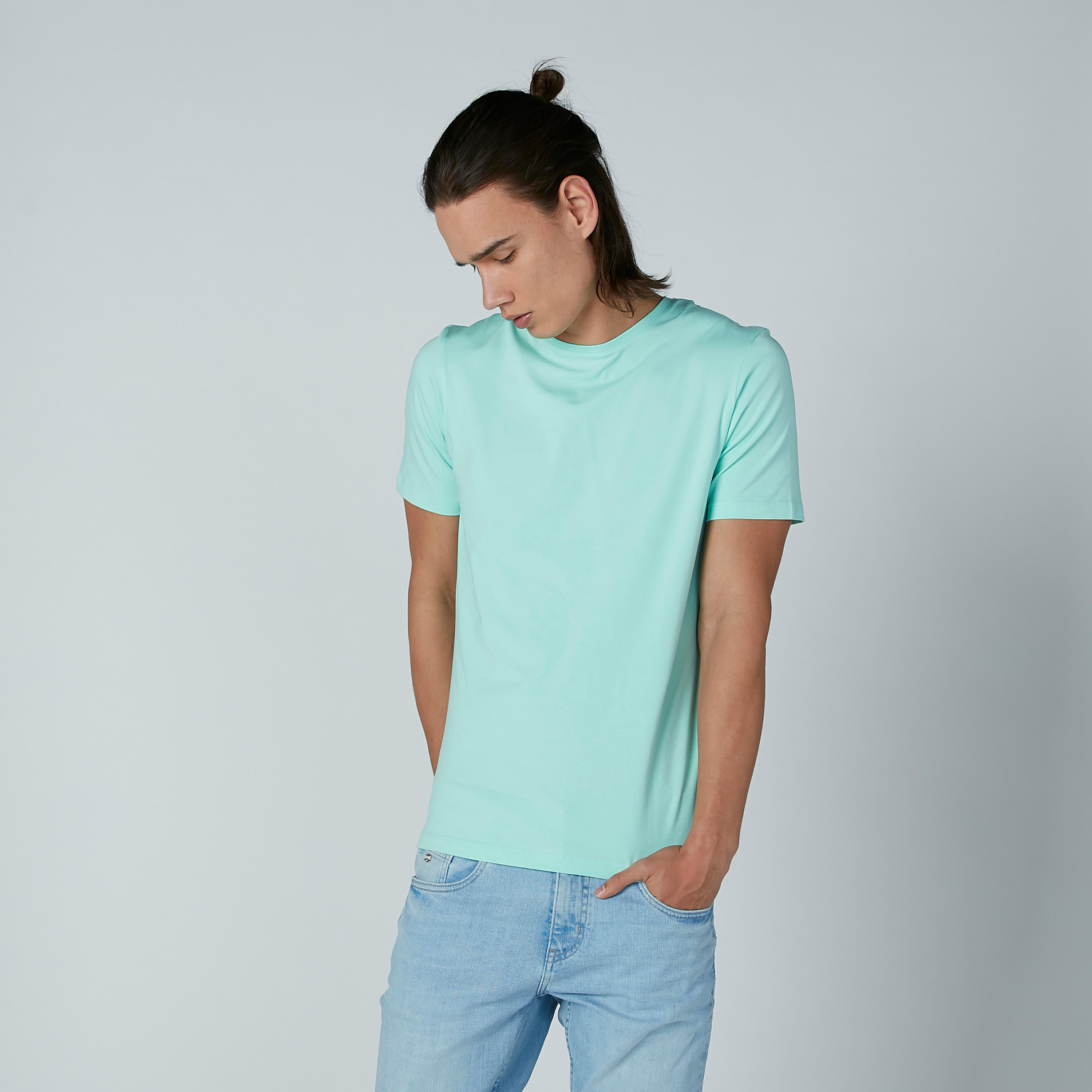 تيشيرت سادة بياقة مستديرة وأكمام قصيرة-men-clothing-tshirtsandpolos-tshirts-image-2
