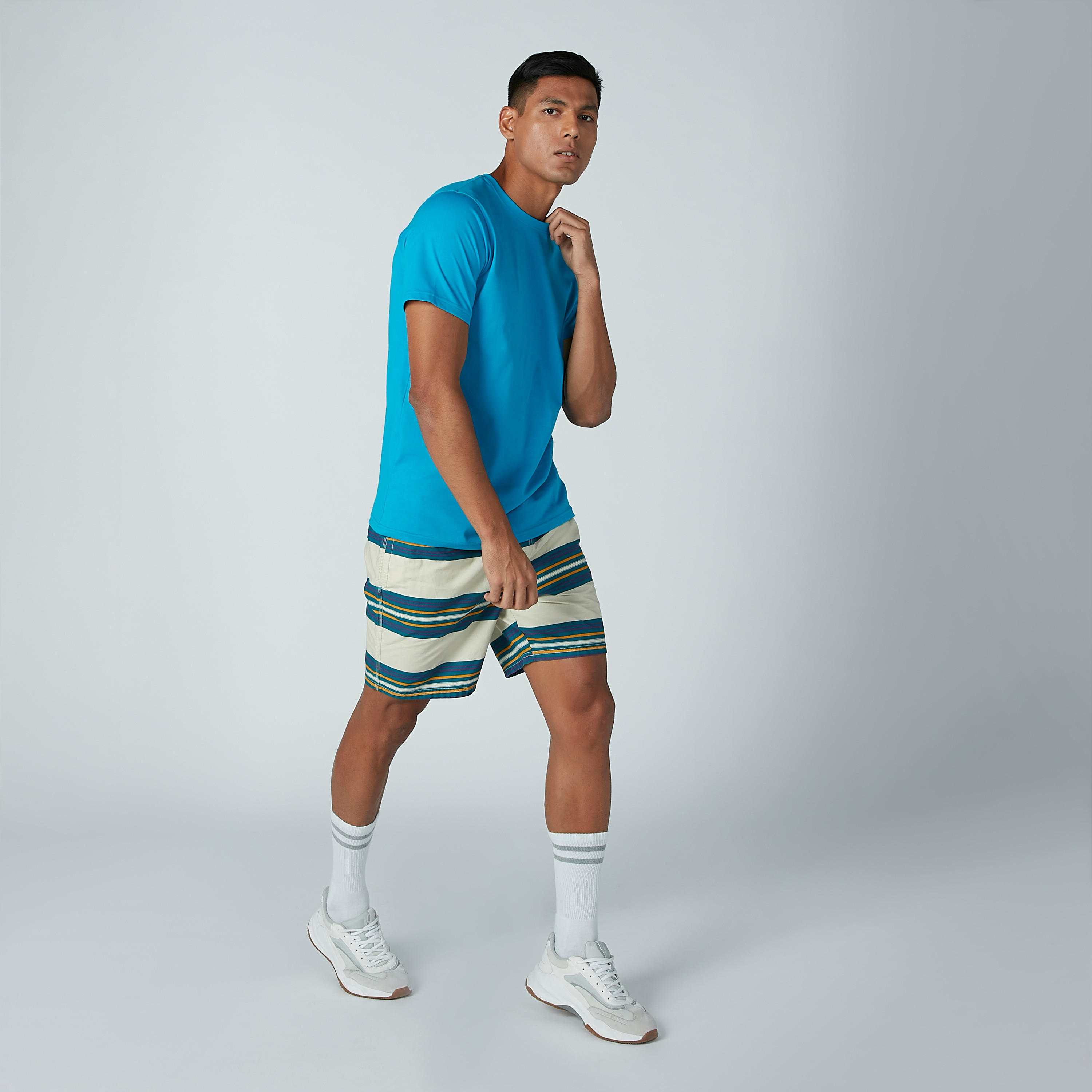 تيشرت سادة بياقة مستديرة وأكمام قصيرة-men-clothing-tshirtsandpolos-tshirts-image-2